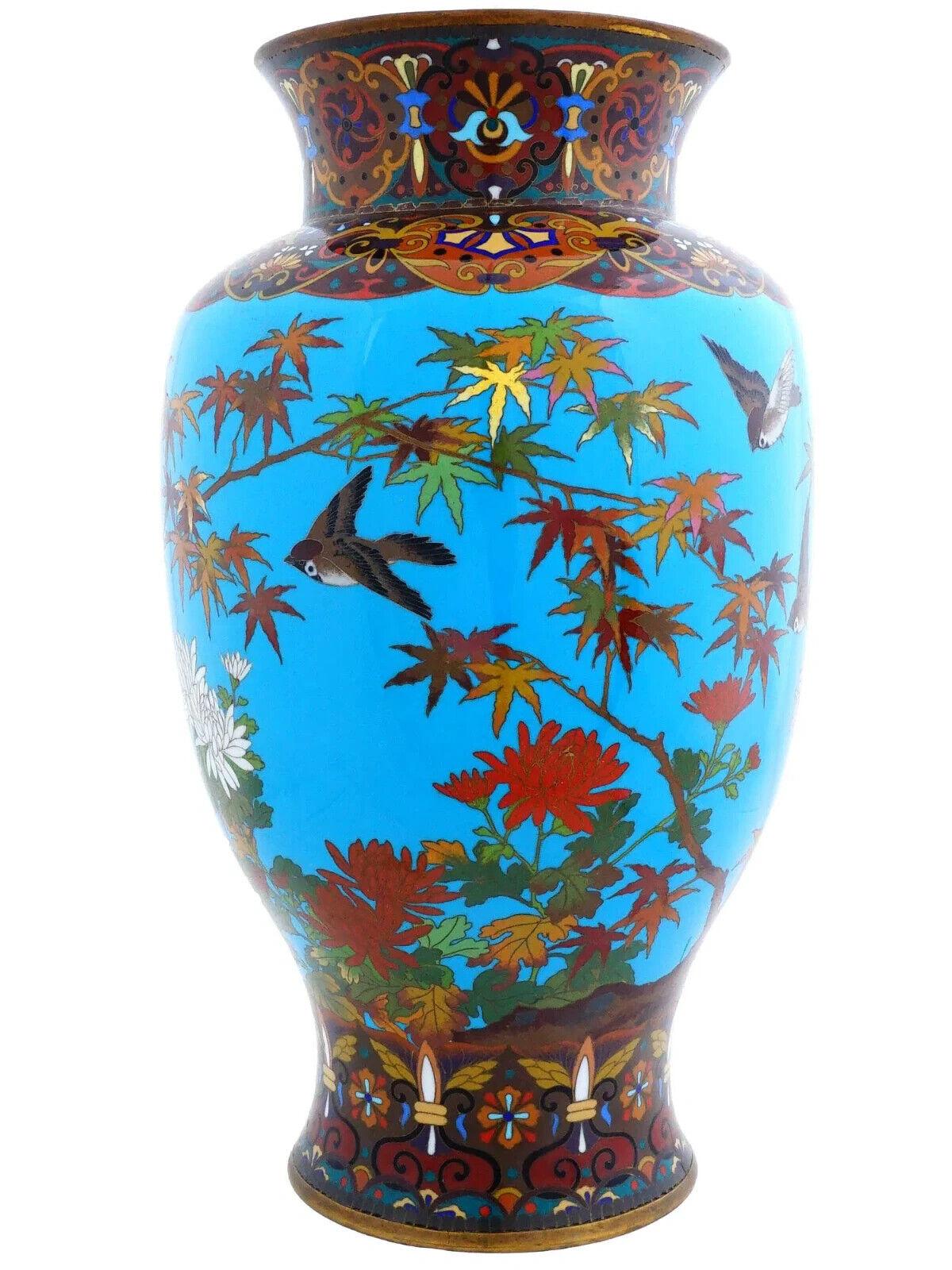 Cloisonné Antico grande vaso giapponese Meiji con smalto cloisonne e fiori di falco in vendita