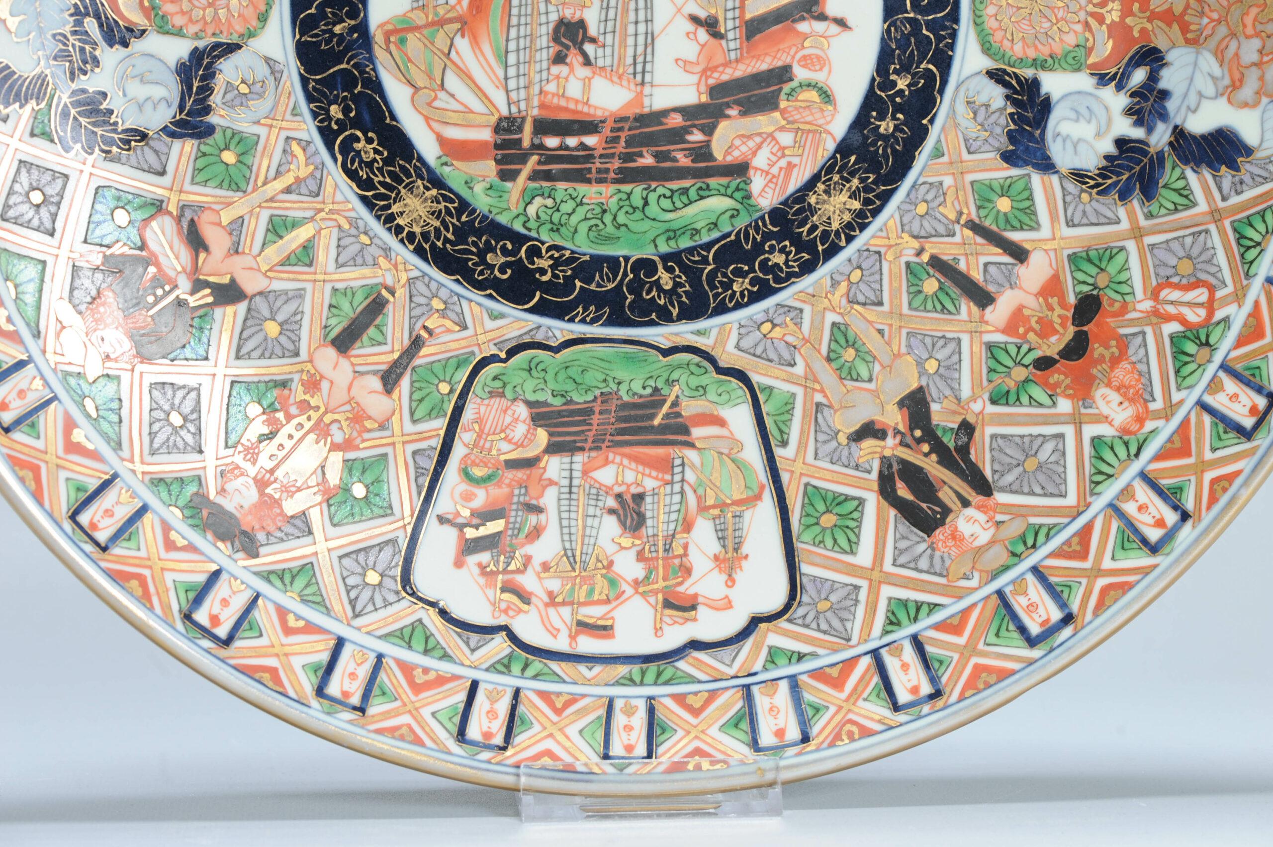 Antique Large Nanban Edo Period Japanese Plate Charger,  Japan, Ca 1800-1830 In Good Condition For Sale In Amsterdam, Noord Holland