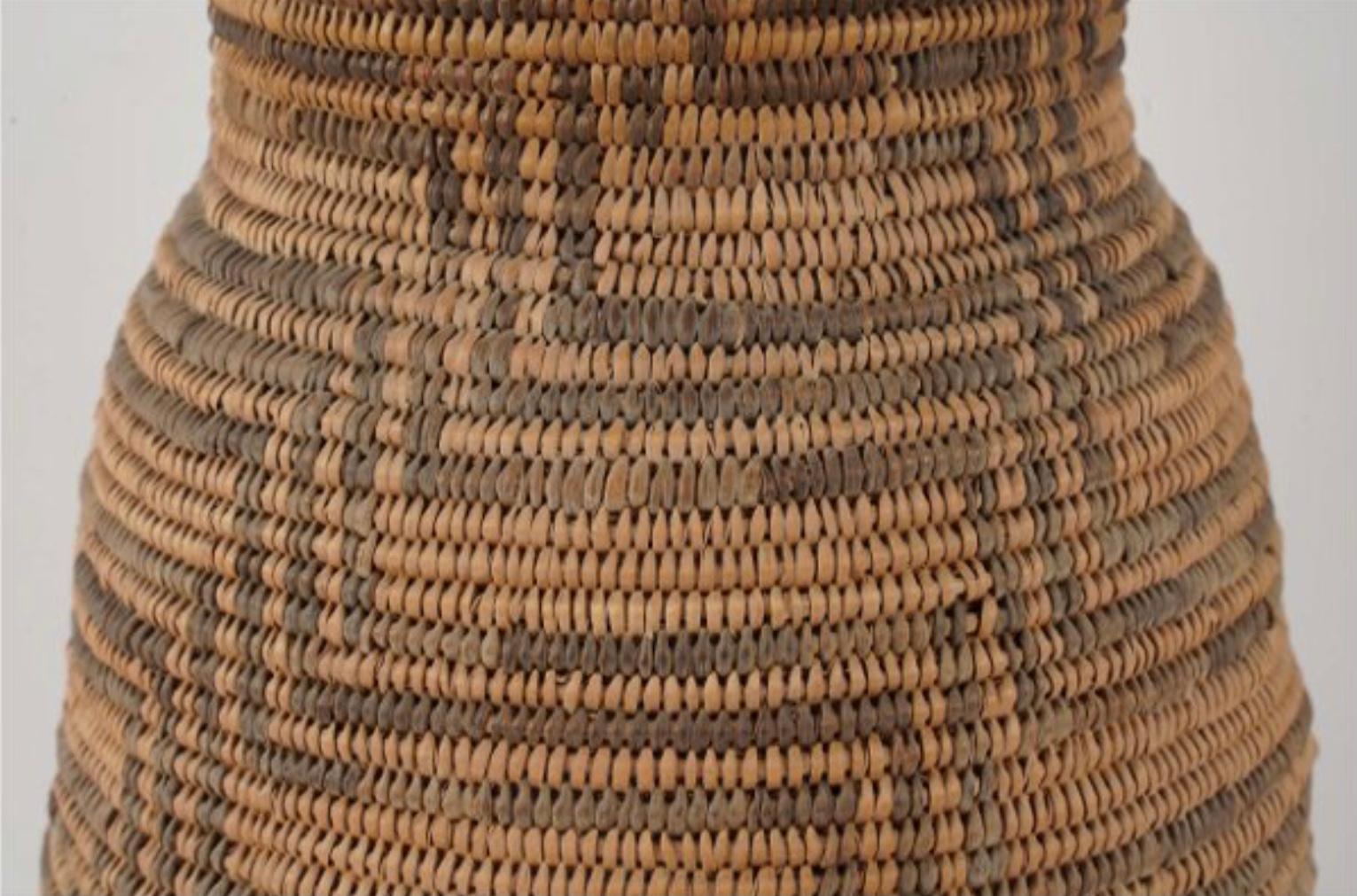 Antique Large Native American Apache Olla Basket In Good Condition In Bradenton, FL