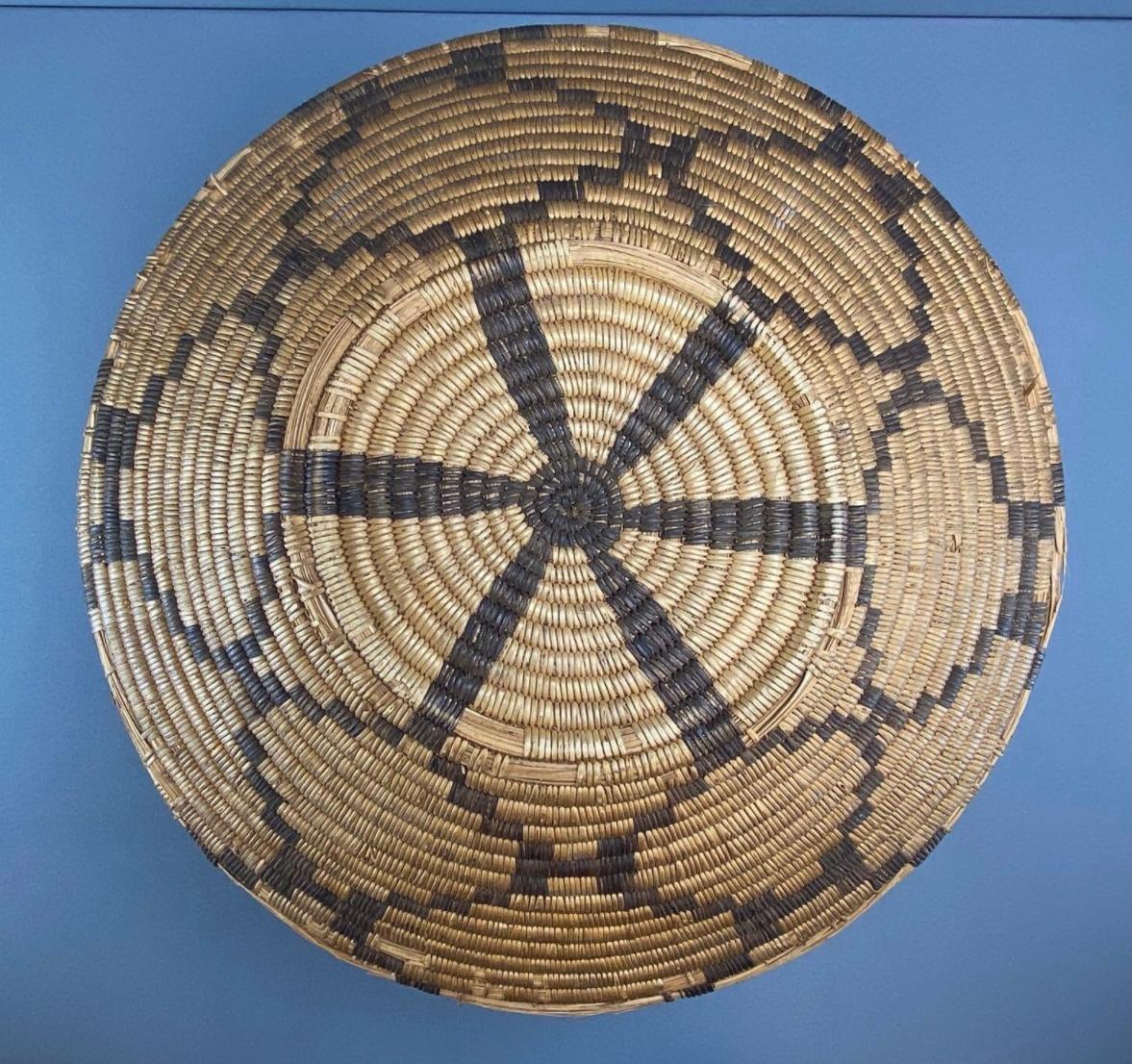 20th Century Antique Large Native American Apache Olla Basket For Sale