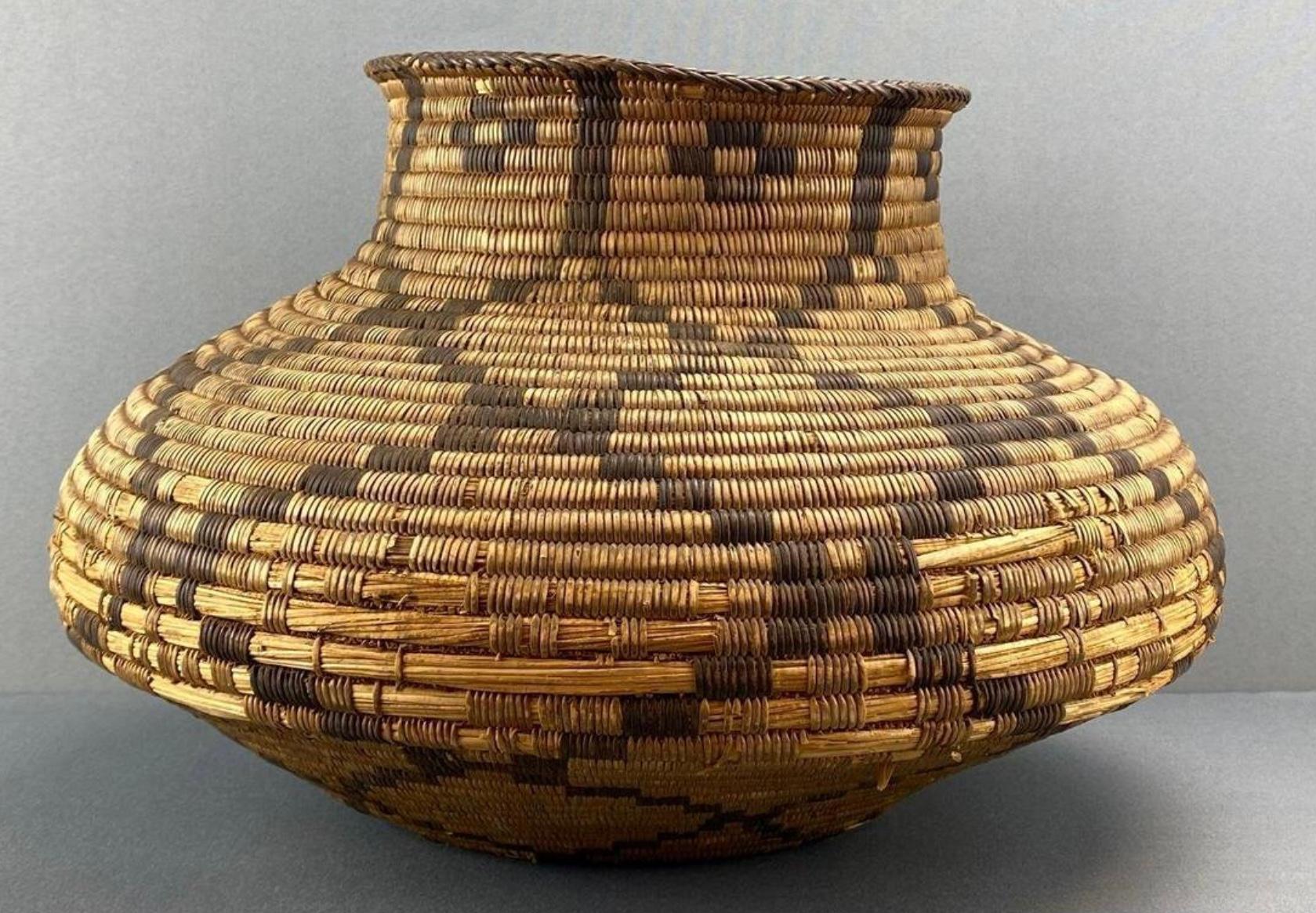 Antique Large Native American Apache Olla Basket 2