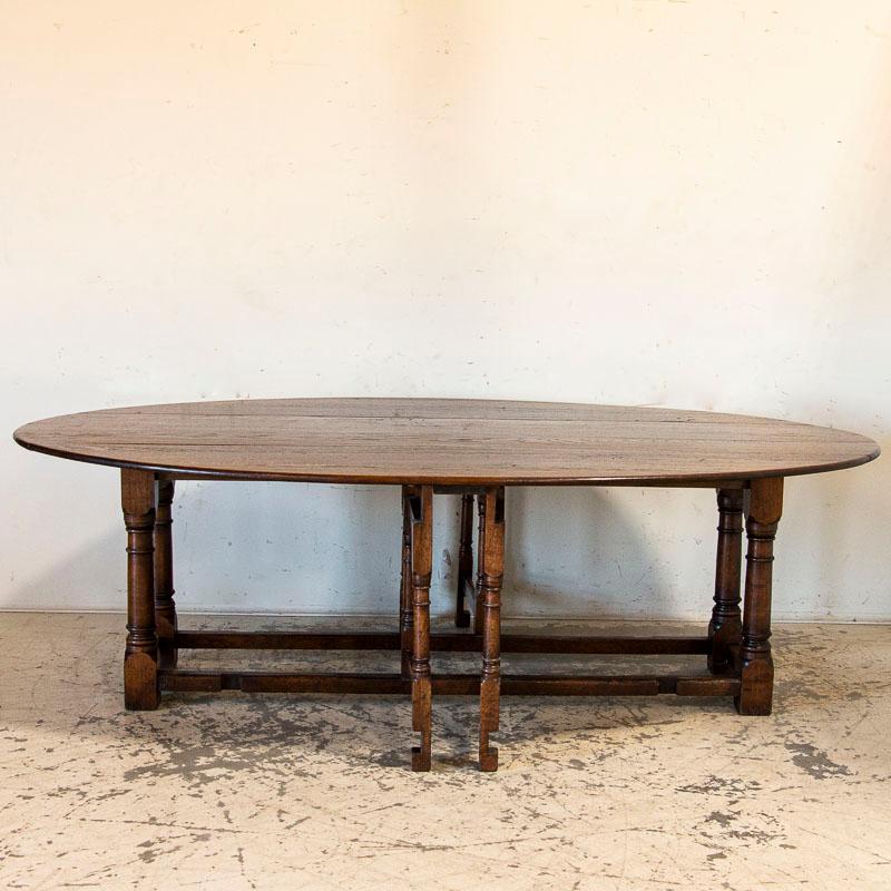 Antique Large Oak Drop-Leaf Gateleg Wake Table from England In Good Condition In Round Top, TX