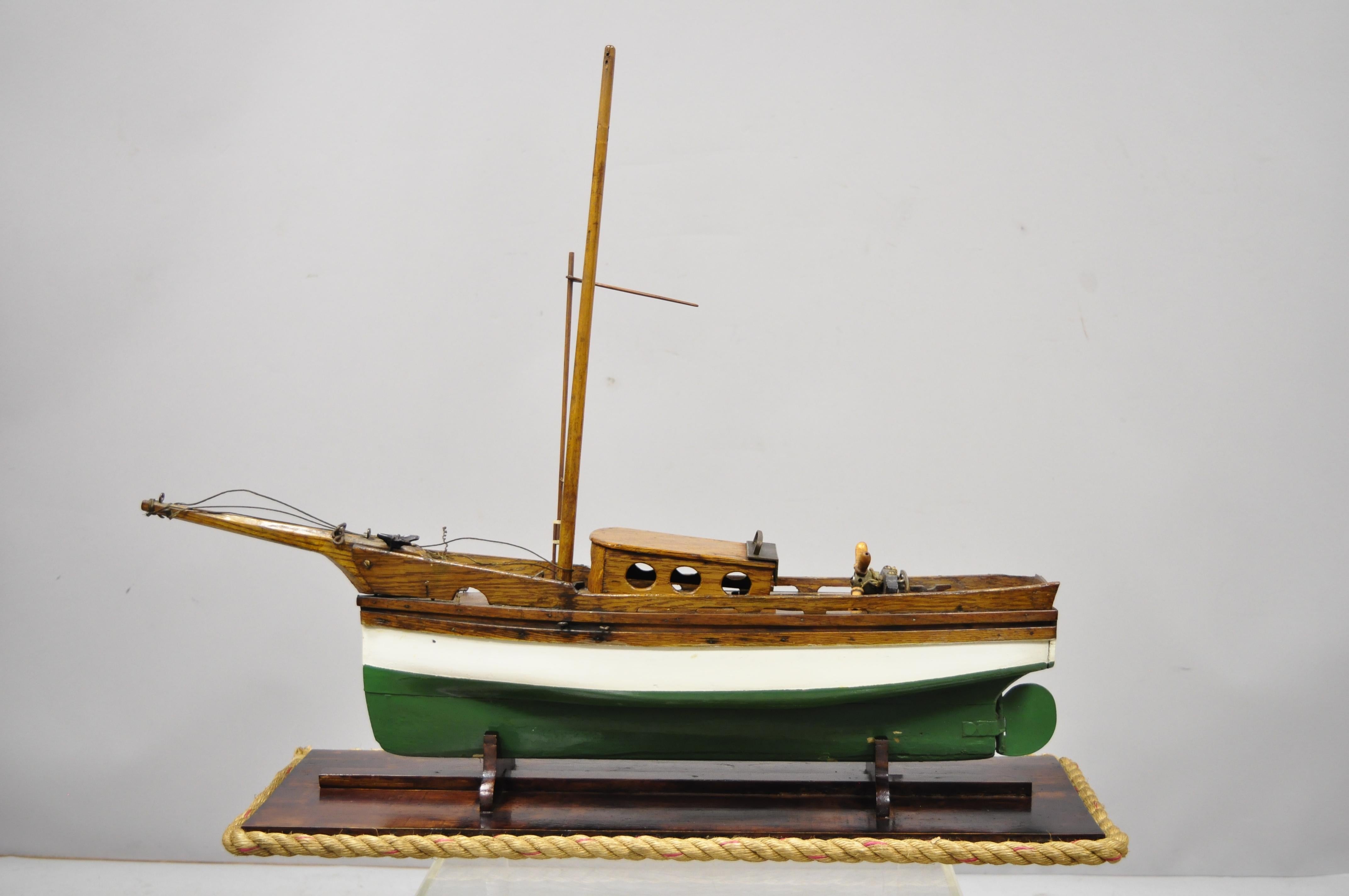 Antique grande maquette en bois de chêne de voilier de bateau sur socle 2