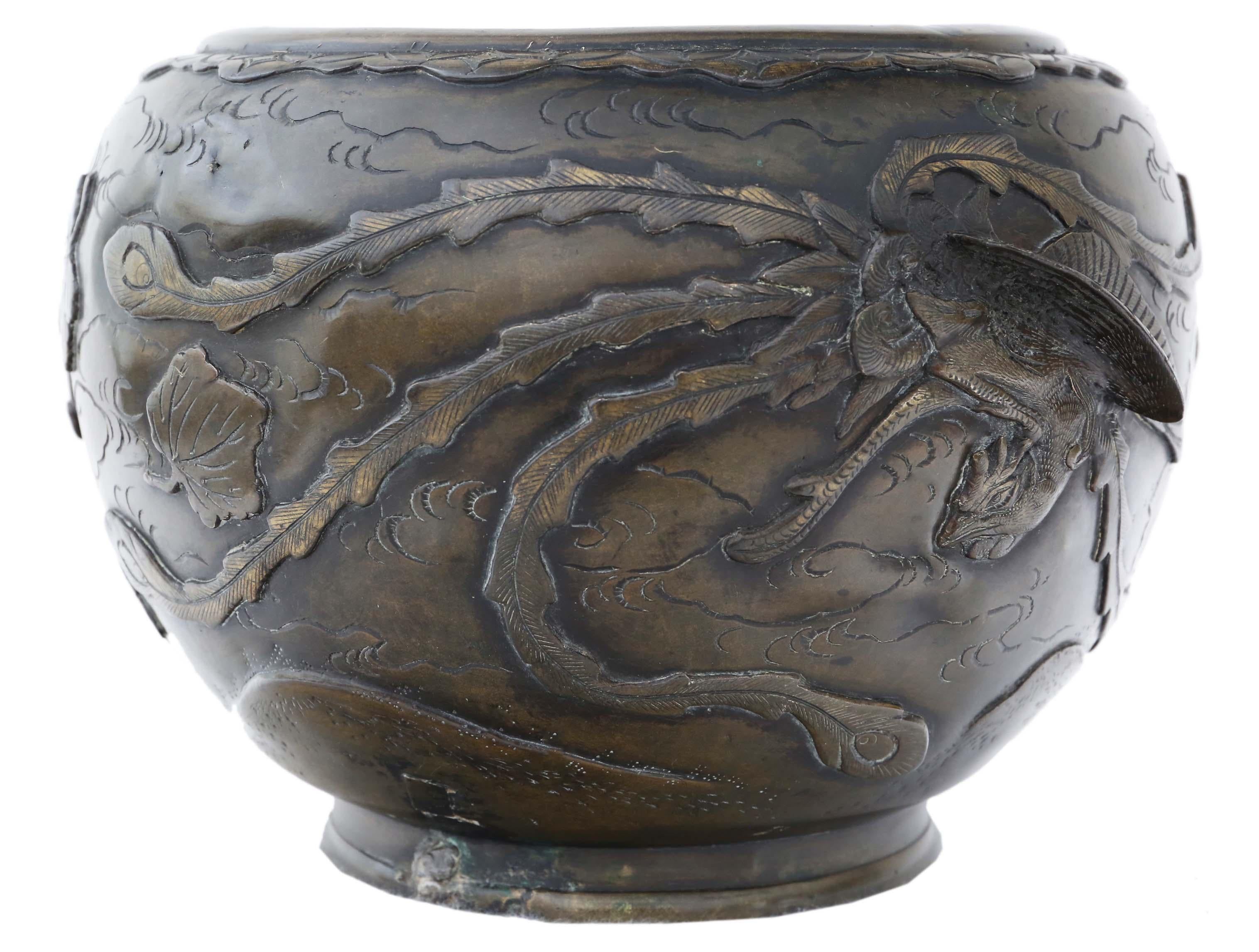 Antique large oriental early 20th century bronze jardinière planter.

Would look amazing in the right location. Great color and patina.

Overall maximum dimensions: 30cm diameter x 22cm high.

In good antique condition, with historic knocks,
