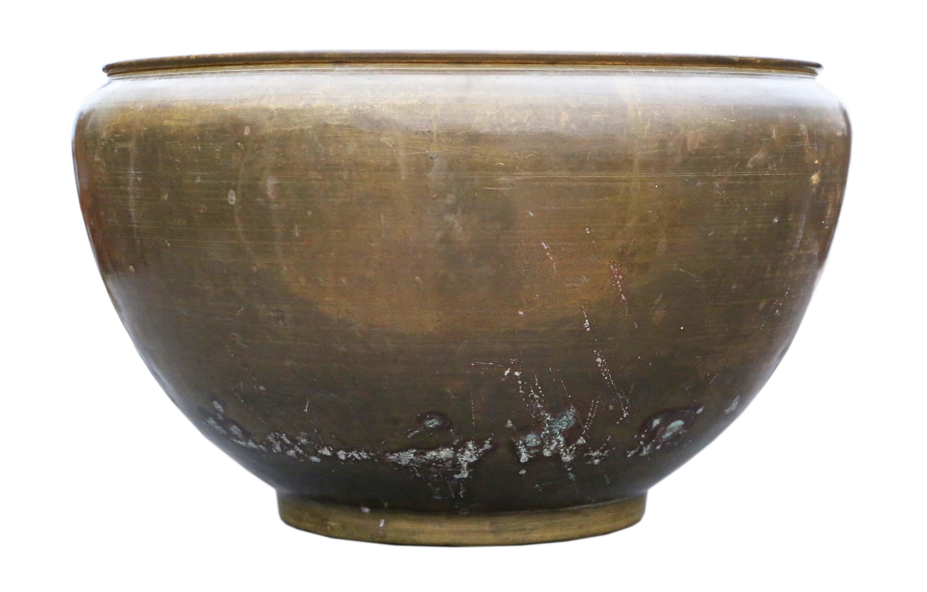 Antique large quality Oriental Japanese Chinese bronze Jardiniere planter bowl C1930.

Would look amazing in the right location. Rare large size and simple clean design.

Overall maximum dimensions: 35cm diameter x 20cm high. 30cm diameter