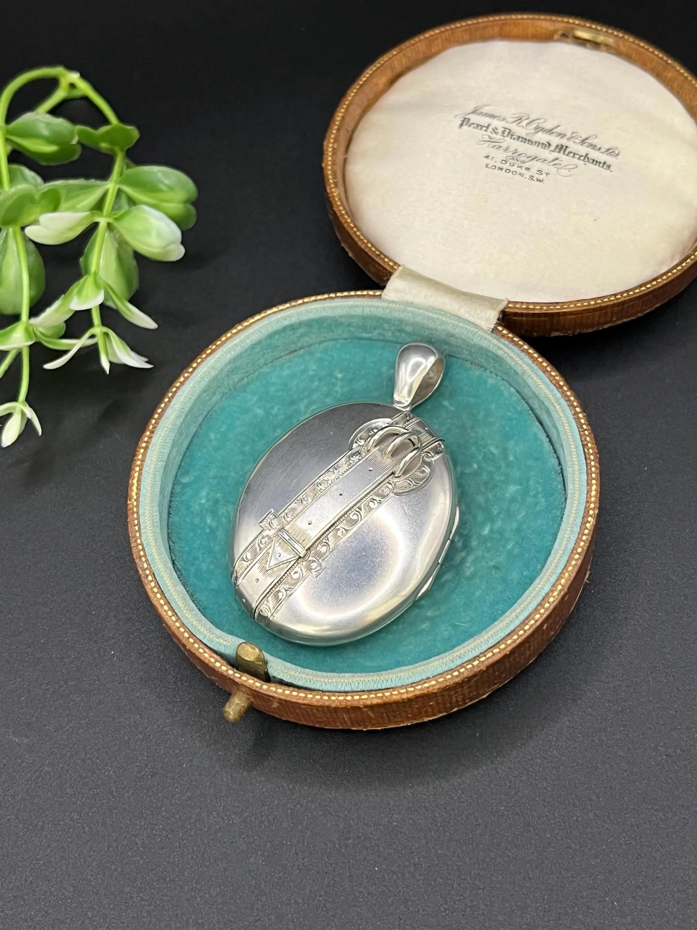 Antico medaglione estetico ovale di grandi dimensioni in argento, CIRCA 1900 in vendita 5