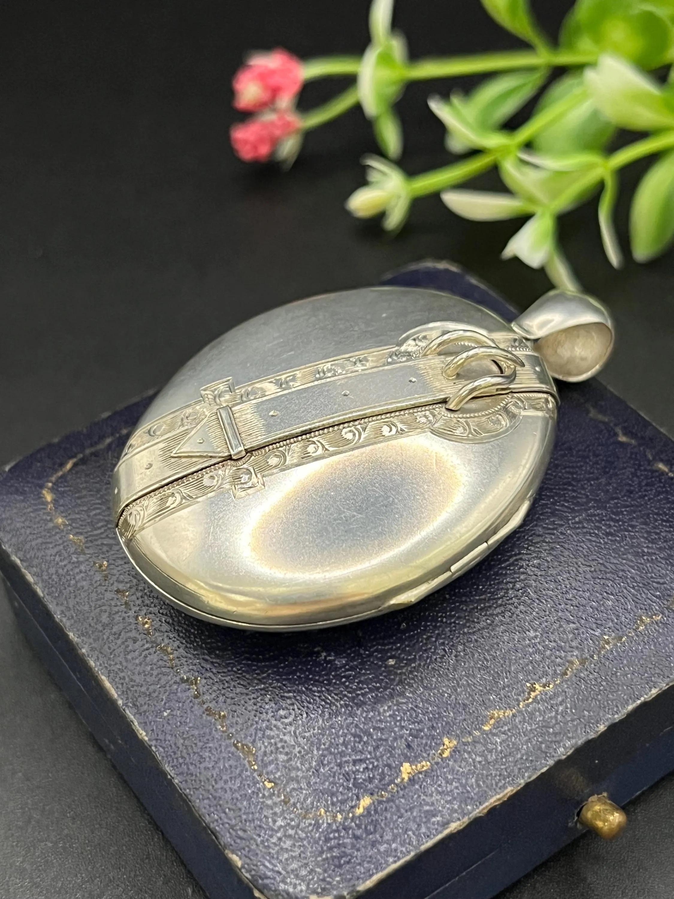 da uomo o donna Antico medaglione estetico ovale di grandi dimensioni in argento, CIRCA 1900 in vendita