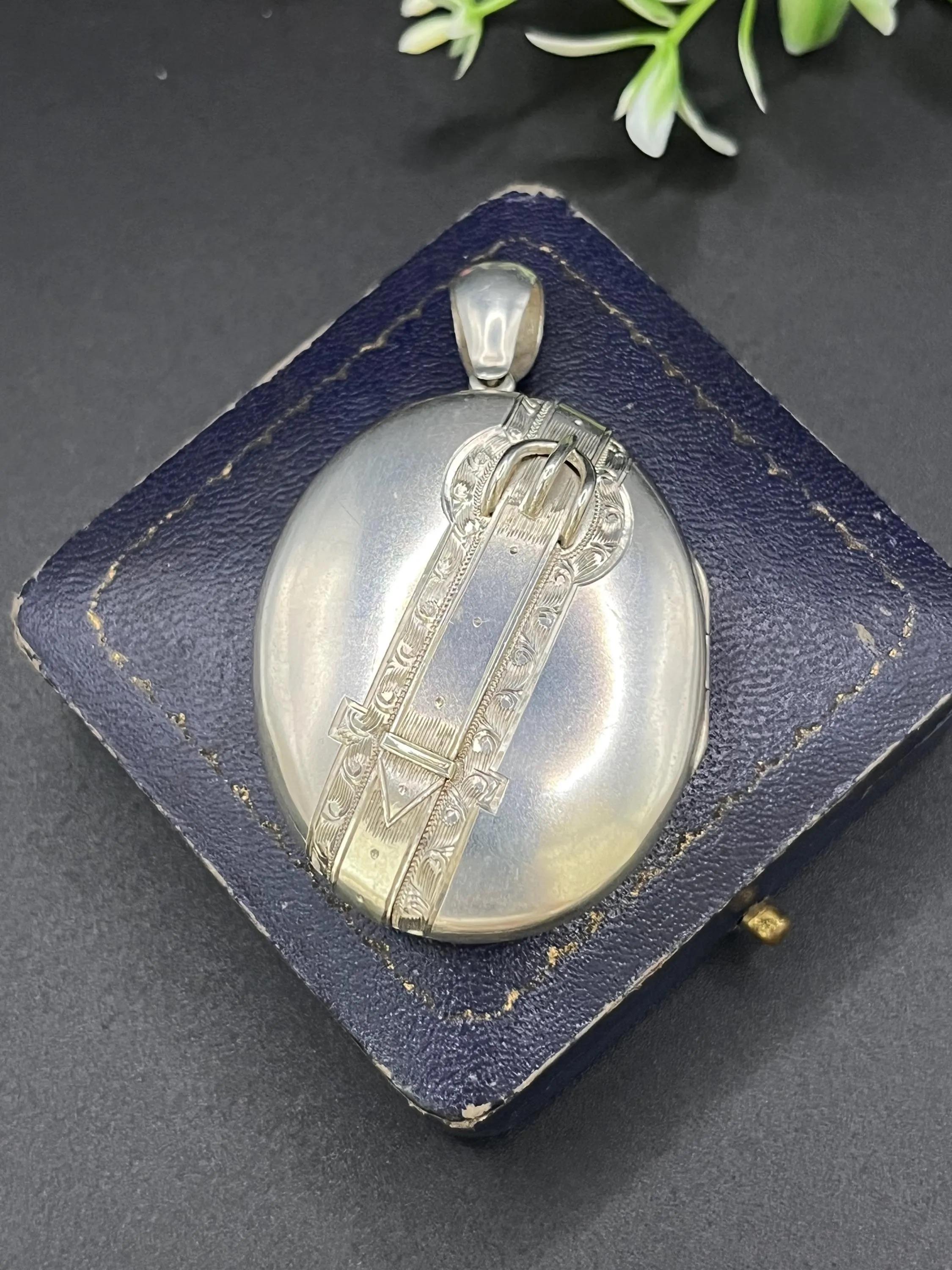 Antico medaglione estetico ovale di grandi dimensioni in argento, CIRCA 1900 in vendita 2