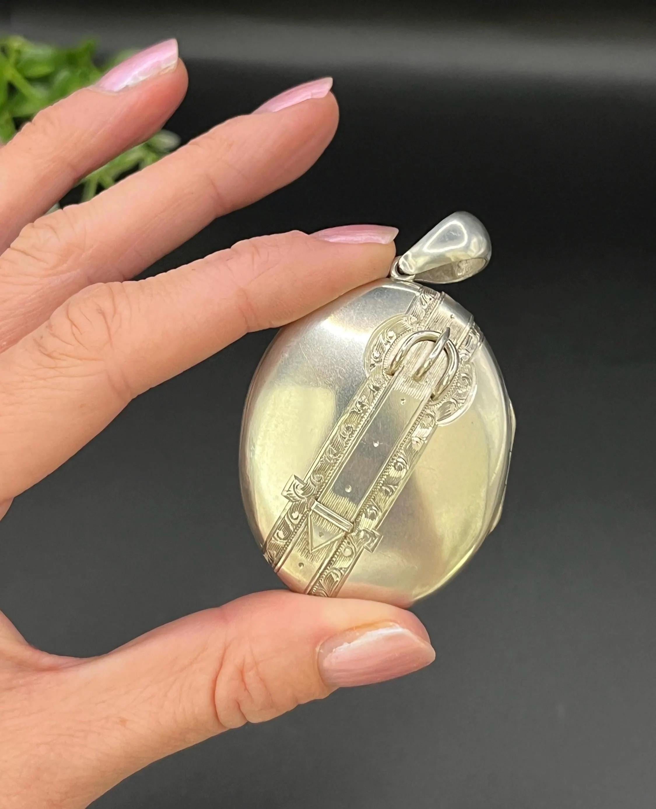 Antico medaglione estetico ovale di grandi dimensioni in argento, CIRCA 1900 in vendita 3