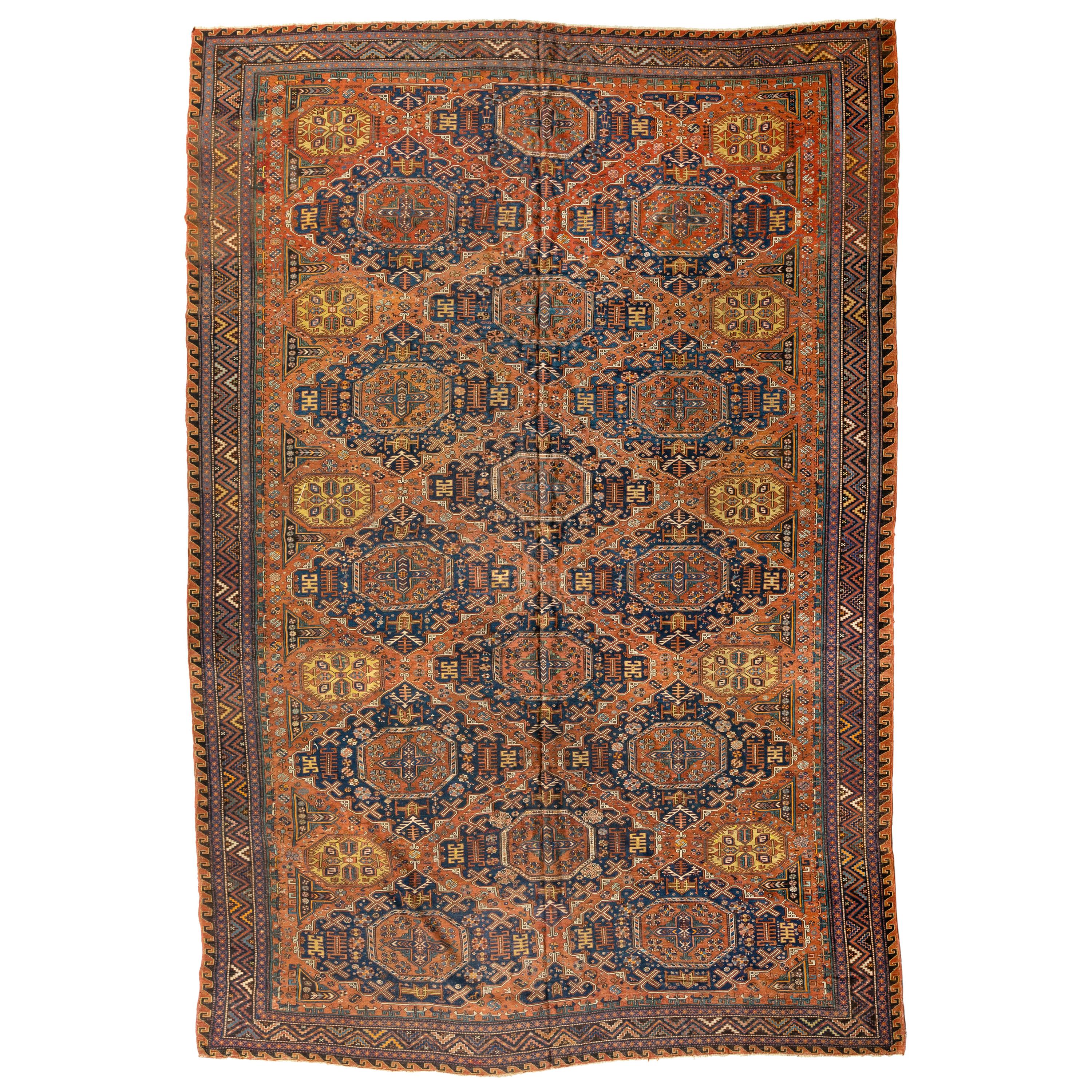 Grand tapis Soumak caucasien surdimensionné, tribal bleu et rouille, vers les années 1920