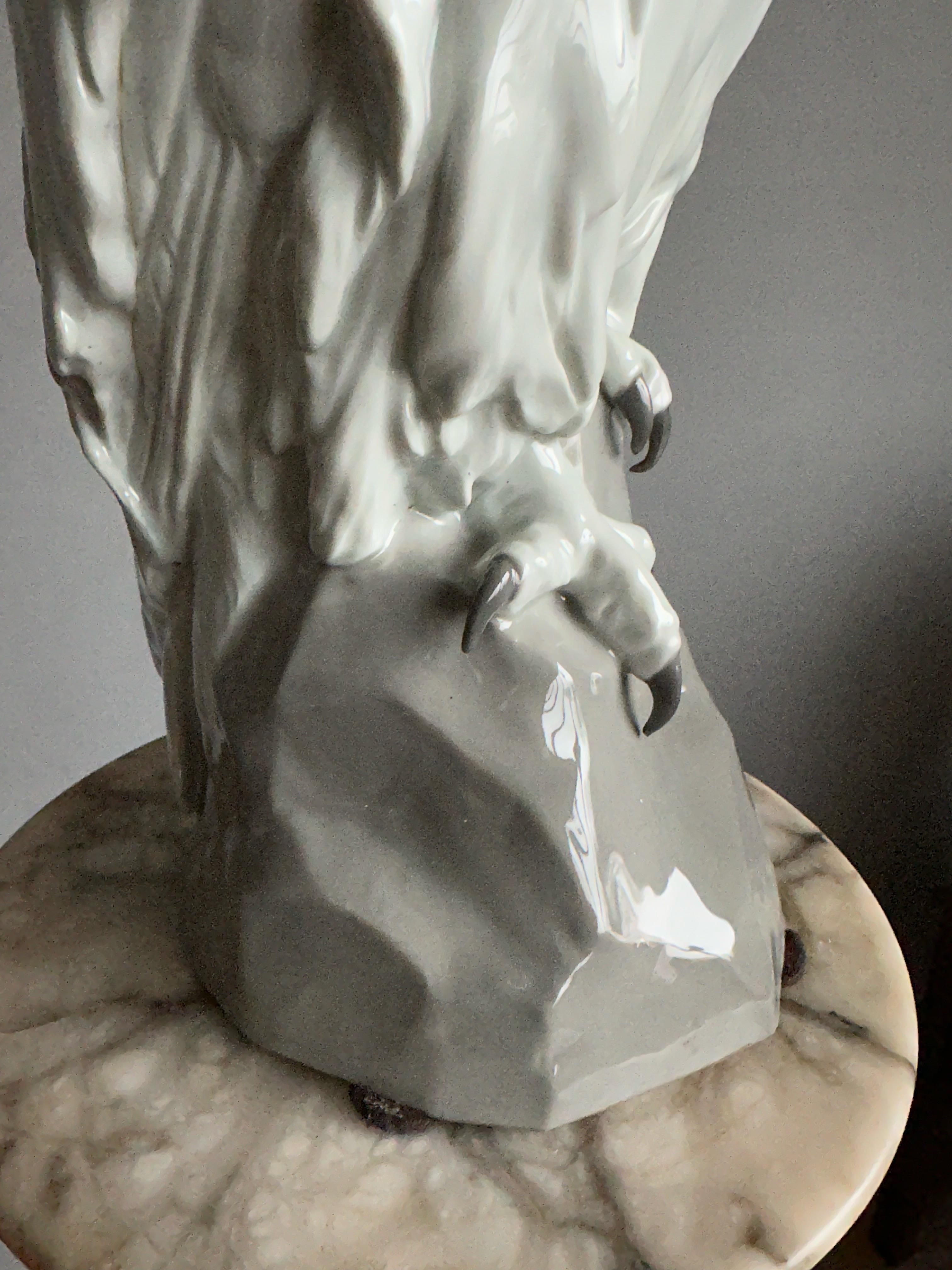 Antike und große Eule-Skulptur, Symbol für Weisheit und Lernen, Otto Pech (20. Jahrhundert) im Angebot