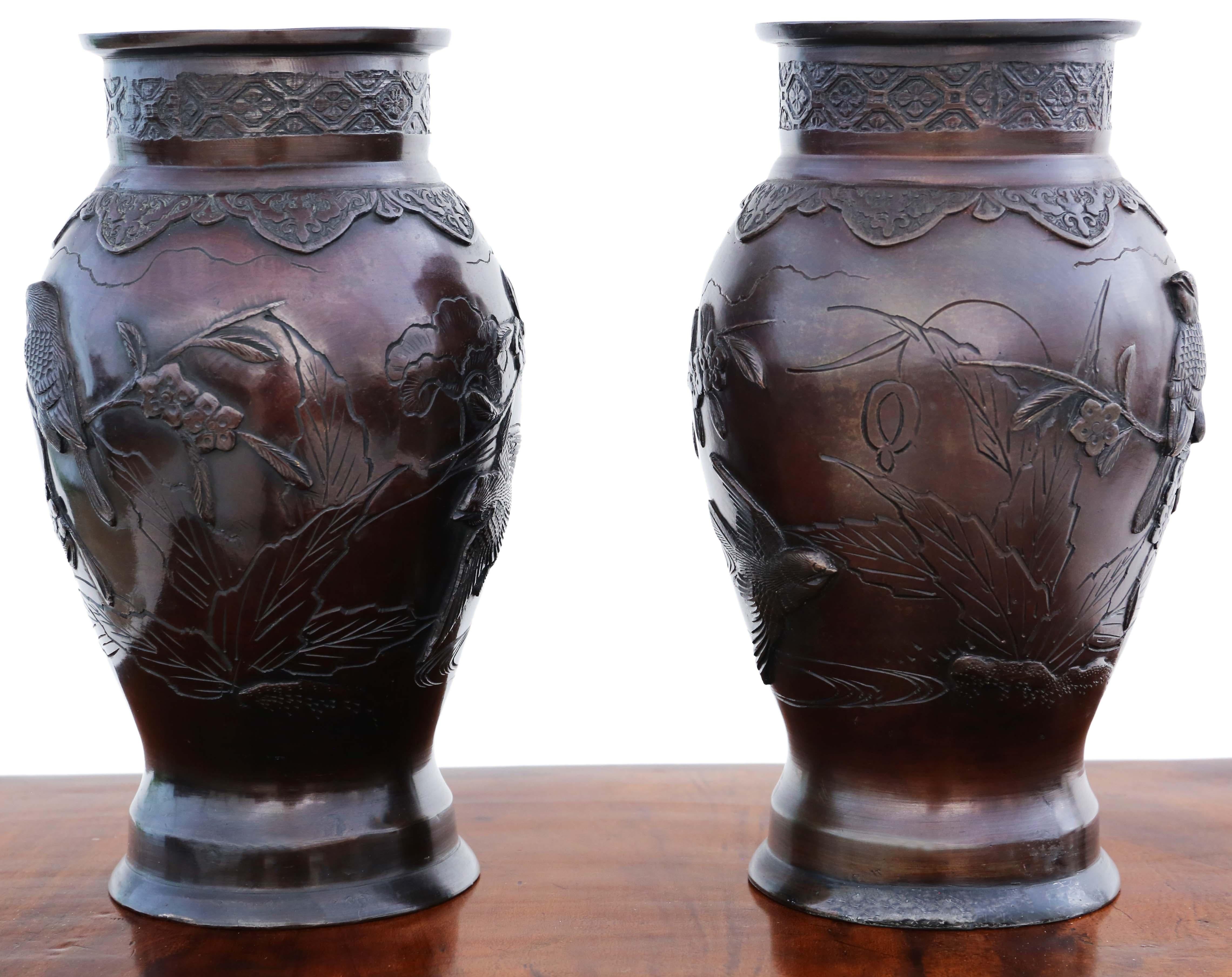 Bronze Antique large pair of fine quality Japanese bronze vases 19th Century Meiji Peri For Sale