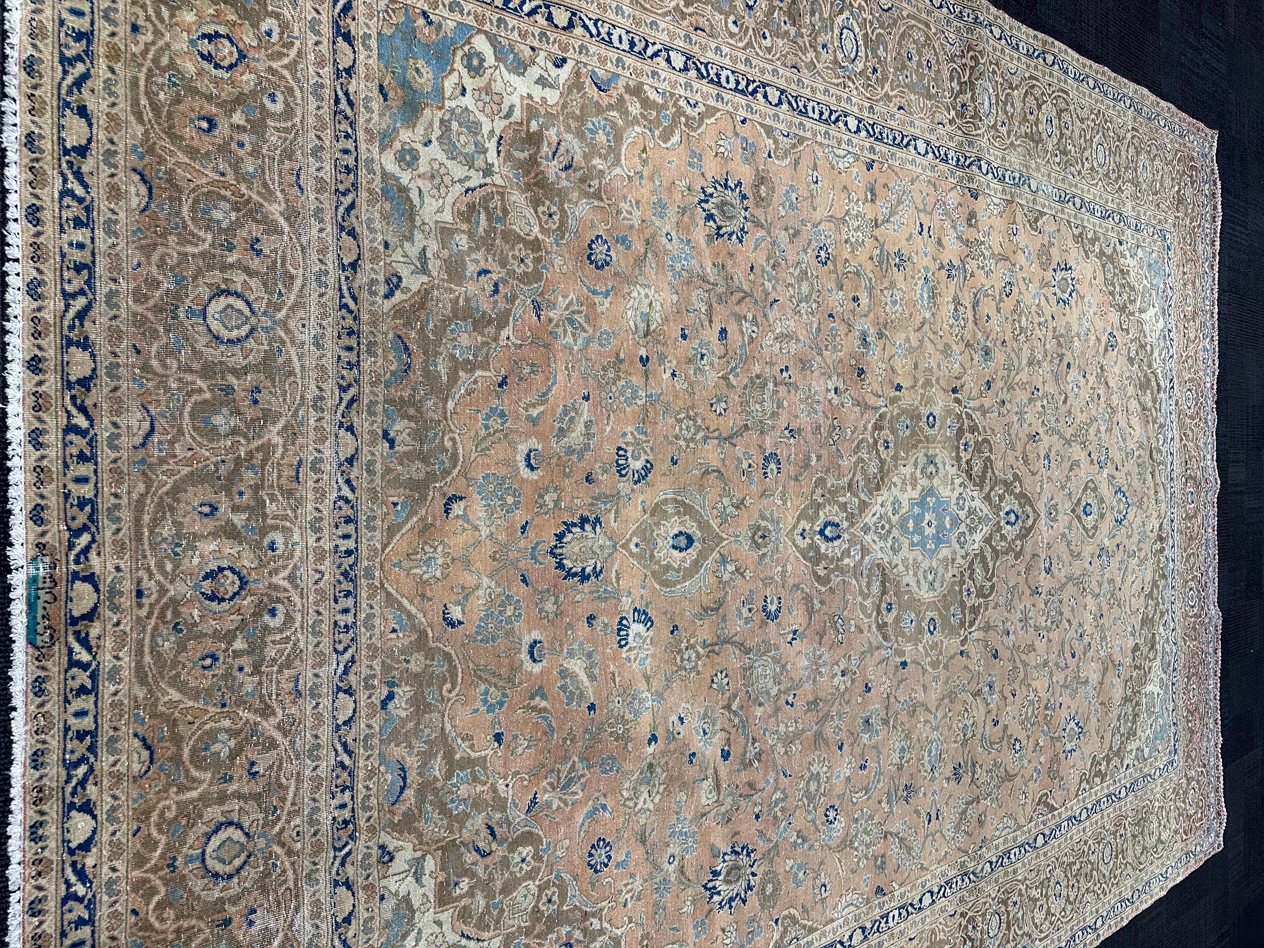 Antiker großer persischer Kashan-Design-Teppich aus Wolle und Baumwolle, Anfang 20. im Zustand „Gut“ im Angebot in Savannah, GA
