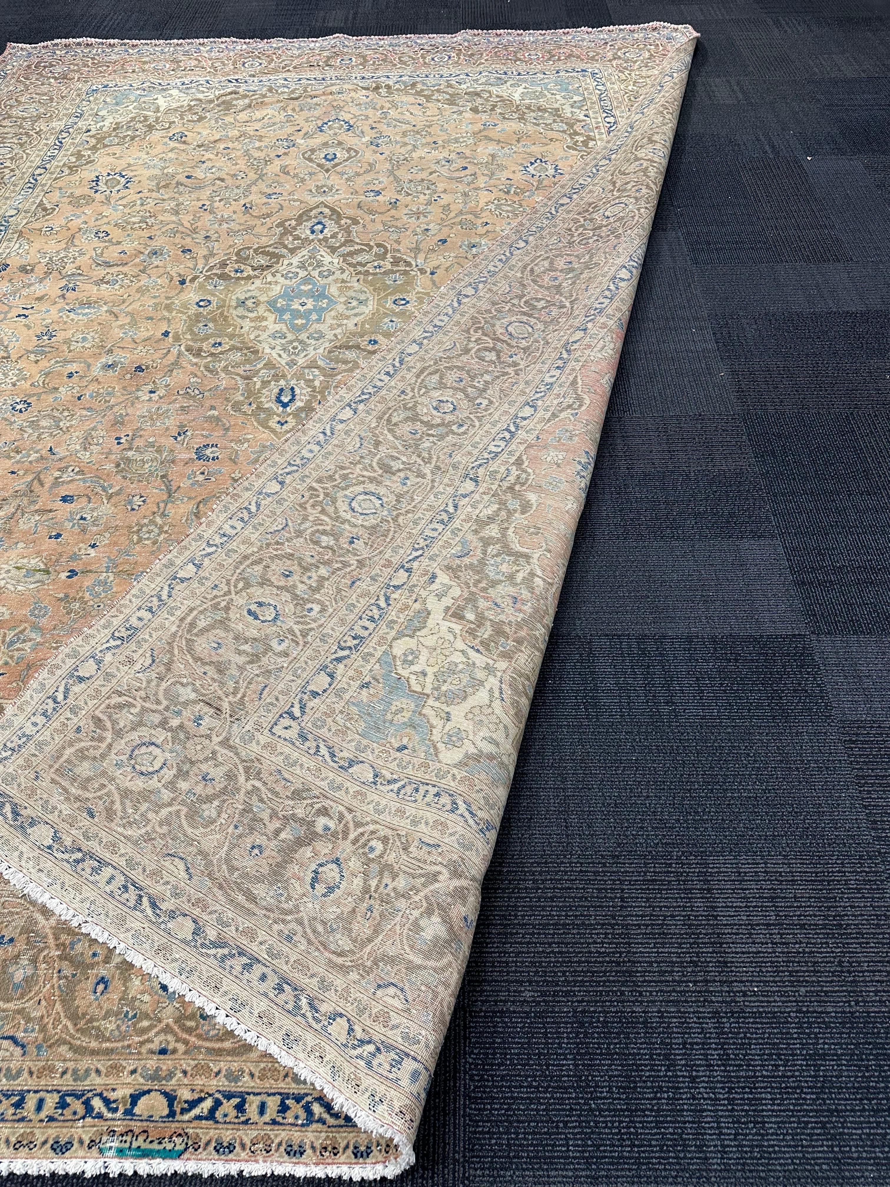 Antiker großer persischer Kashan-Design-Teppich aus Wolle und Baumwolle, Anfang 20. (20. Jahrhundert) im Angebot
