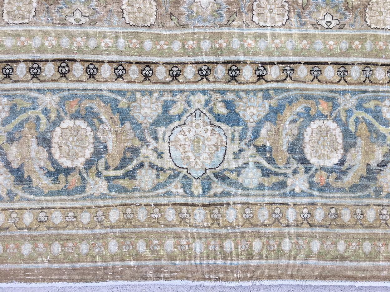 XX secolo Tappeto antico Tabriz persiano di grandi dimensioni Blu Oro Verde Rosa Marrone Tan Lavanda in vendita