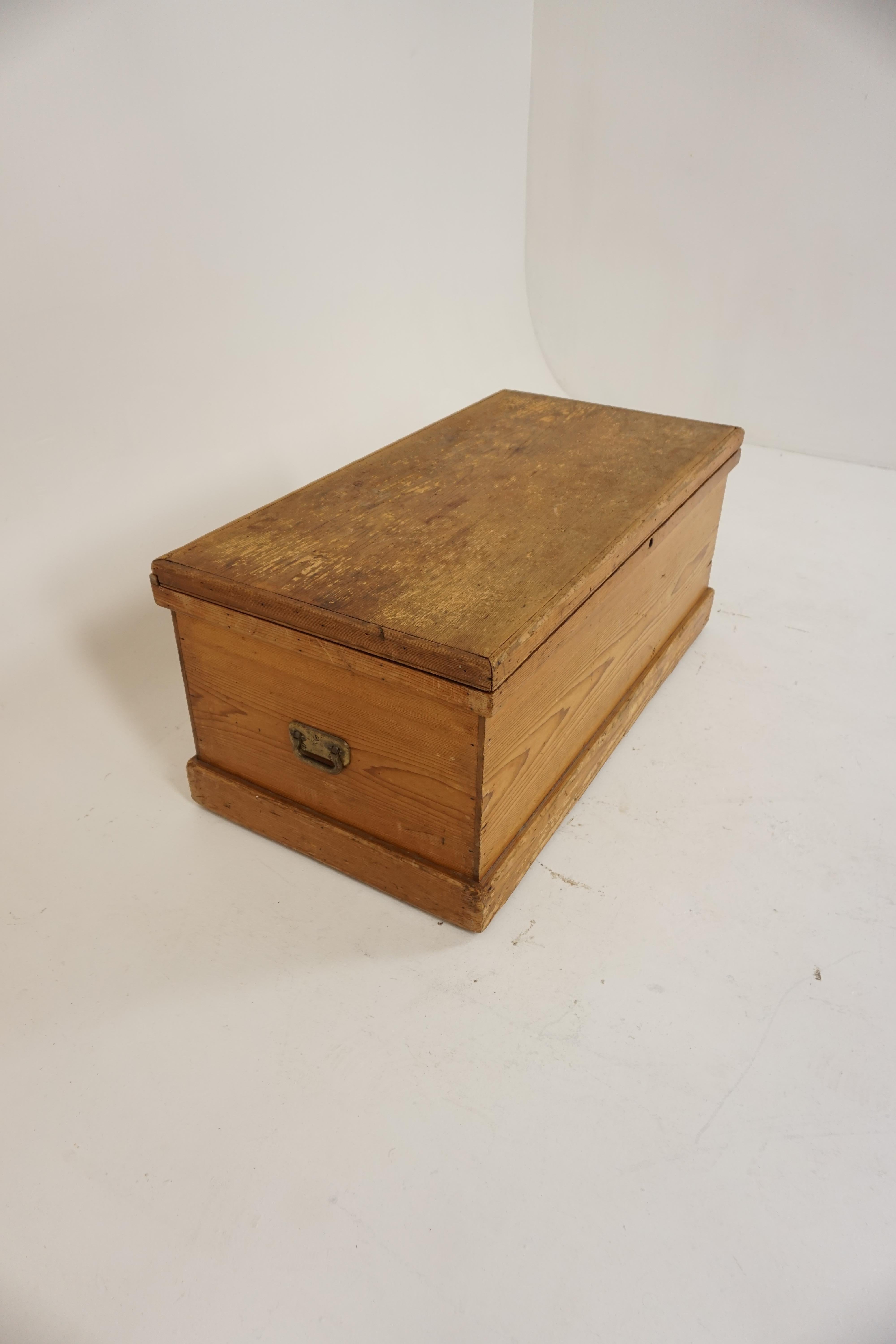 Antique large pine blanket box, trunk, chest, Scotland, 1910

Scotland, 1910
Solid pine
Original finish
Rectangular one plank top
Lid opens to reveal large storage space
Missing lock and key
Original metal handles on the side
Ending on a