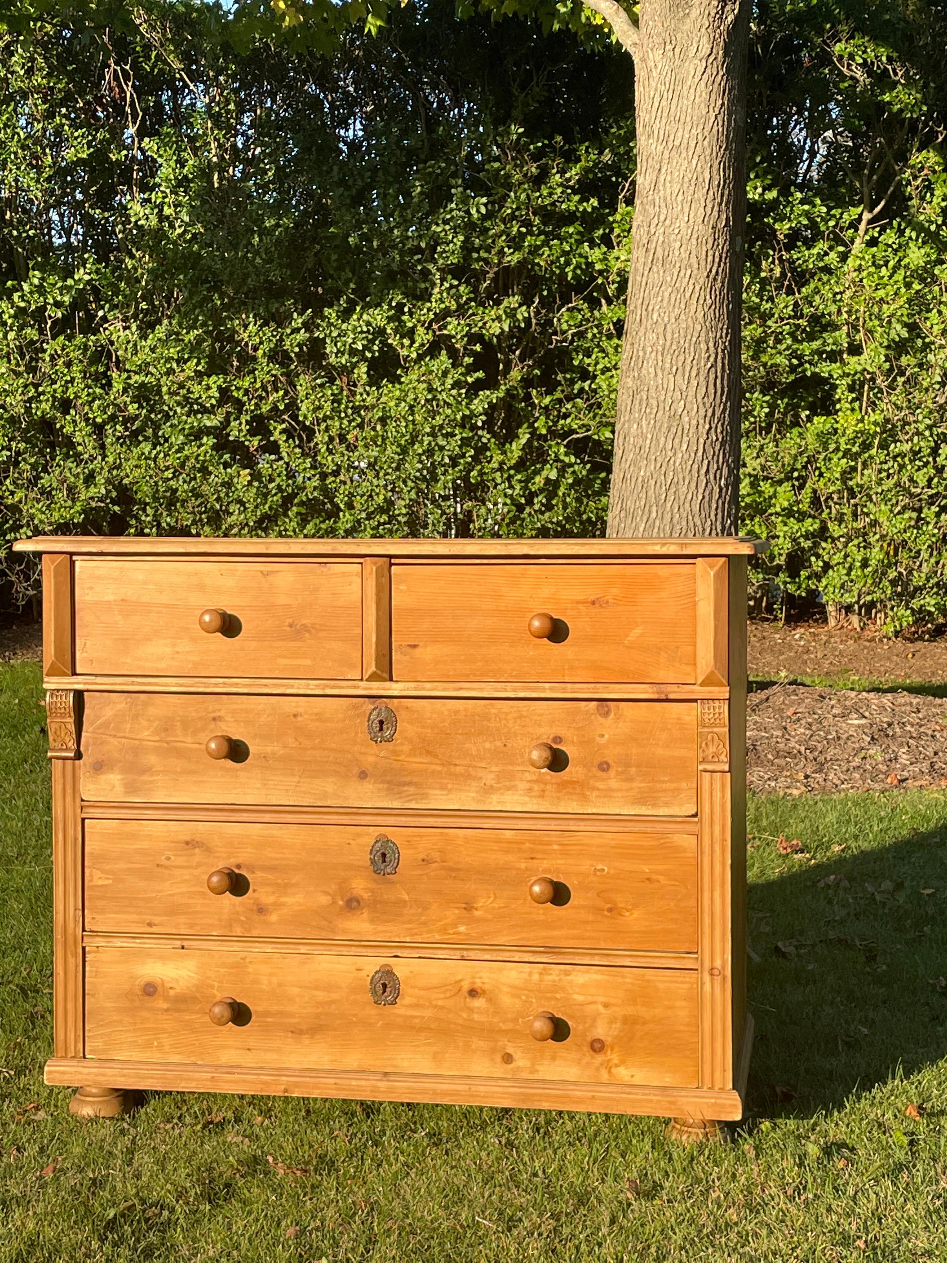 Antique Large Pine Dresser with lots of Drawer Space For Sale 7