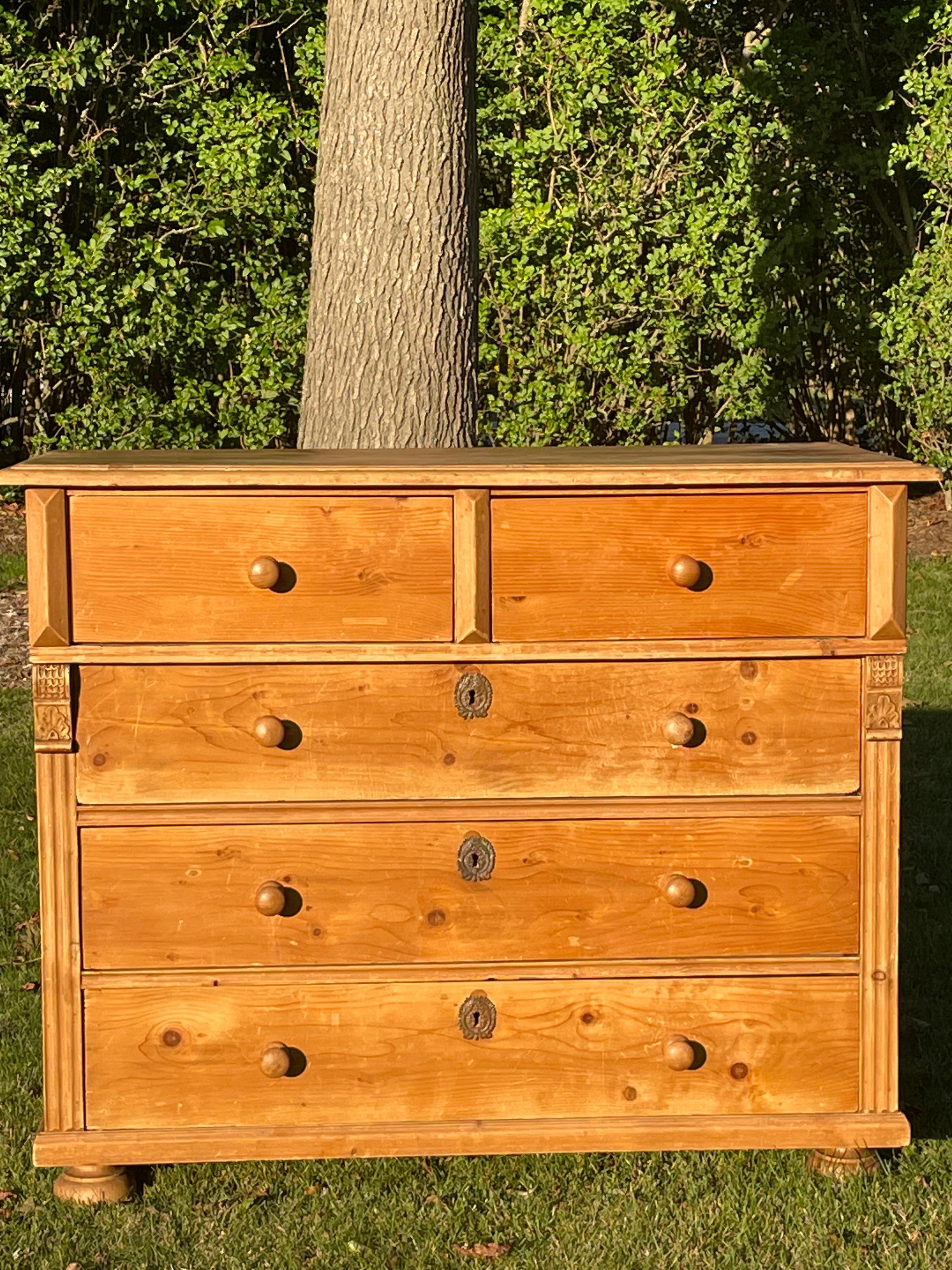 Antique Large Pine Dresser with lots of Drawer Space For Sale 9