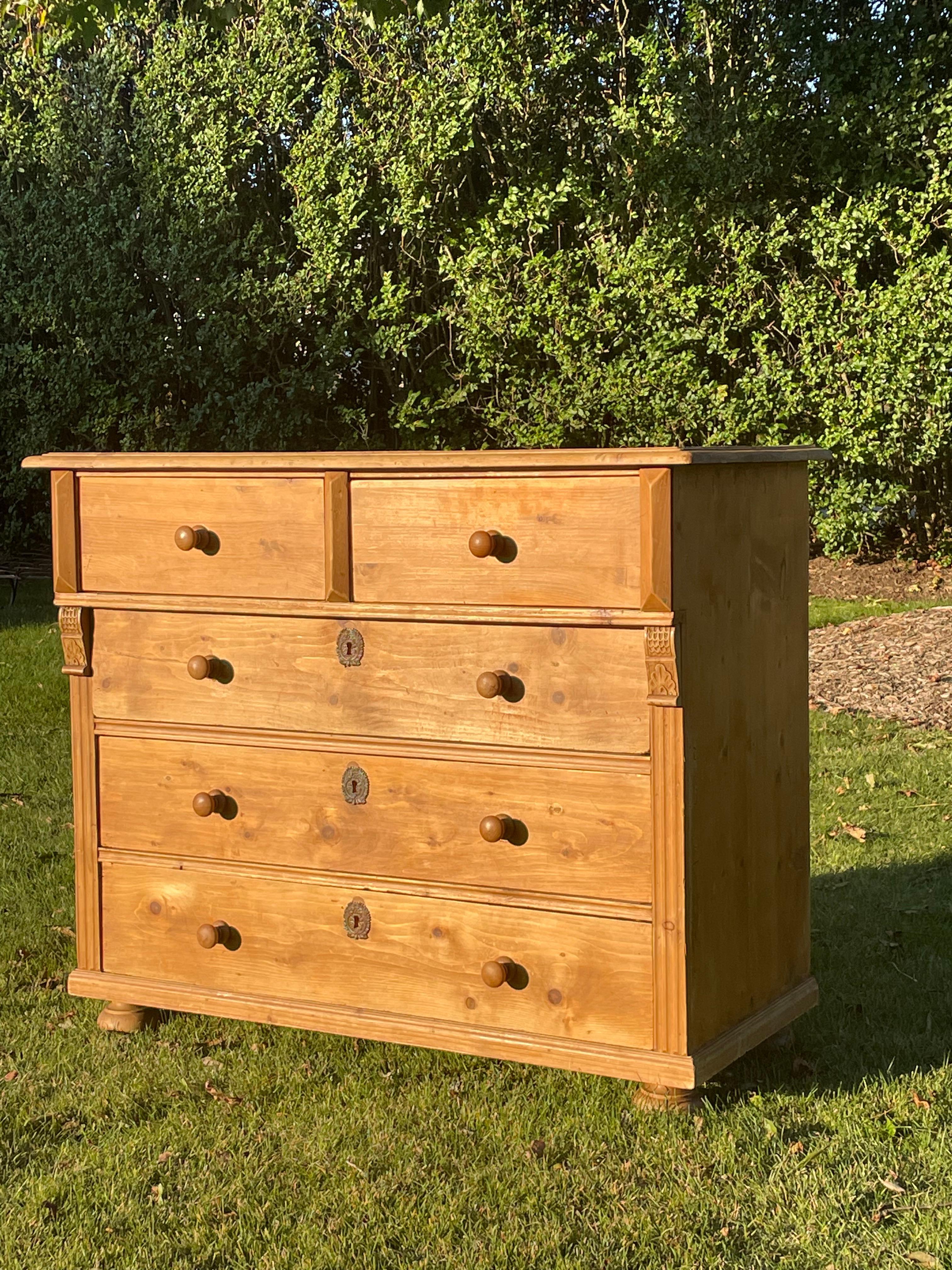 Antique Large Pine Dresser with lots of Drawer Space For Sale 10