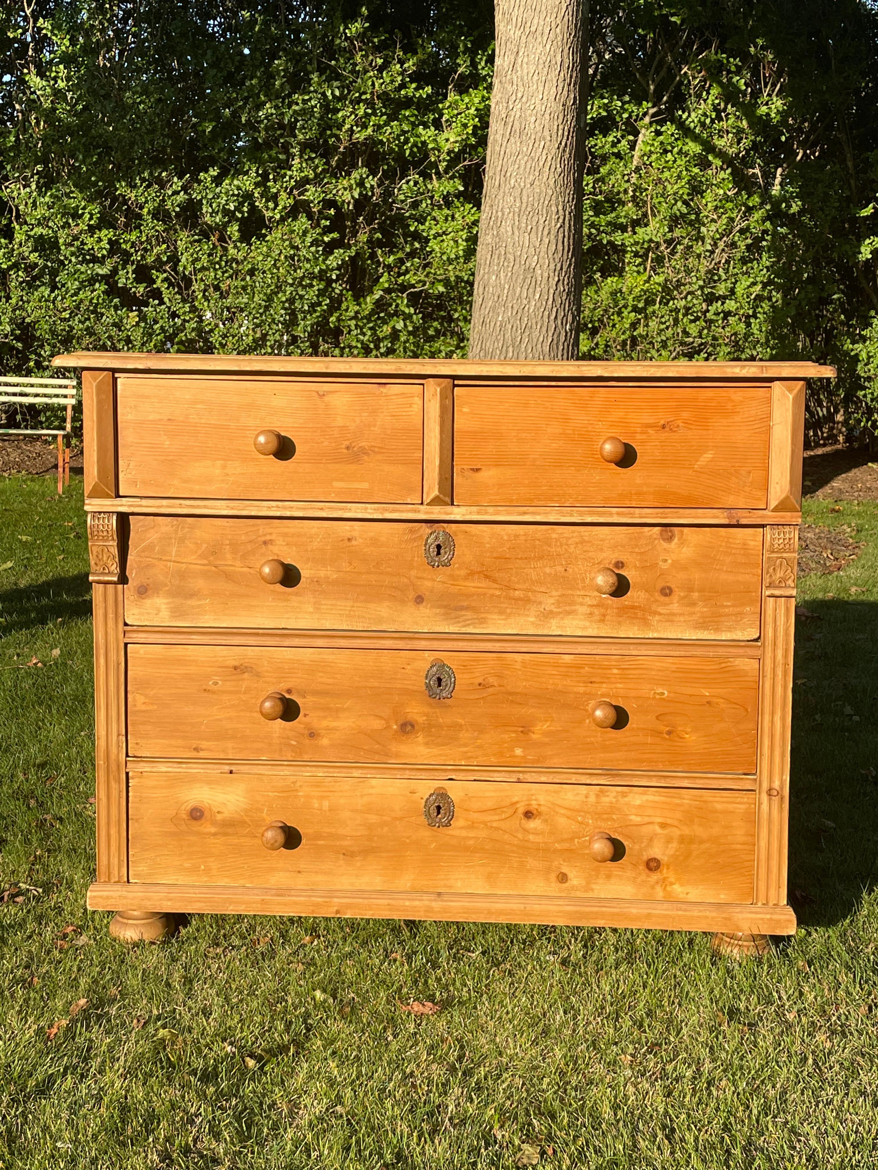 Antique Large Pine Dresser with lots of Drawer Space For Sale 12