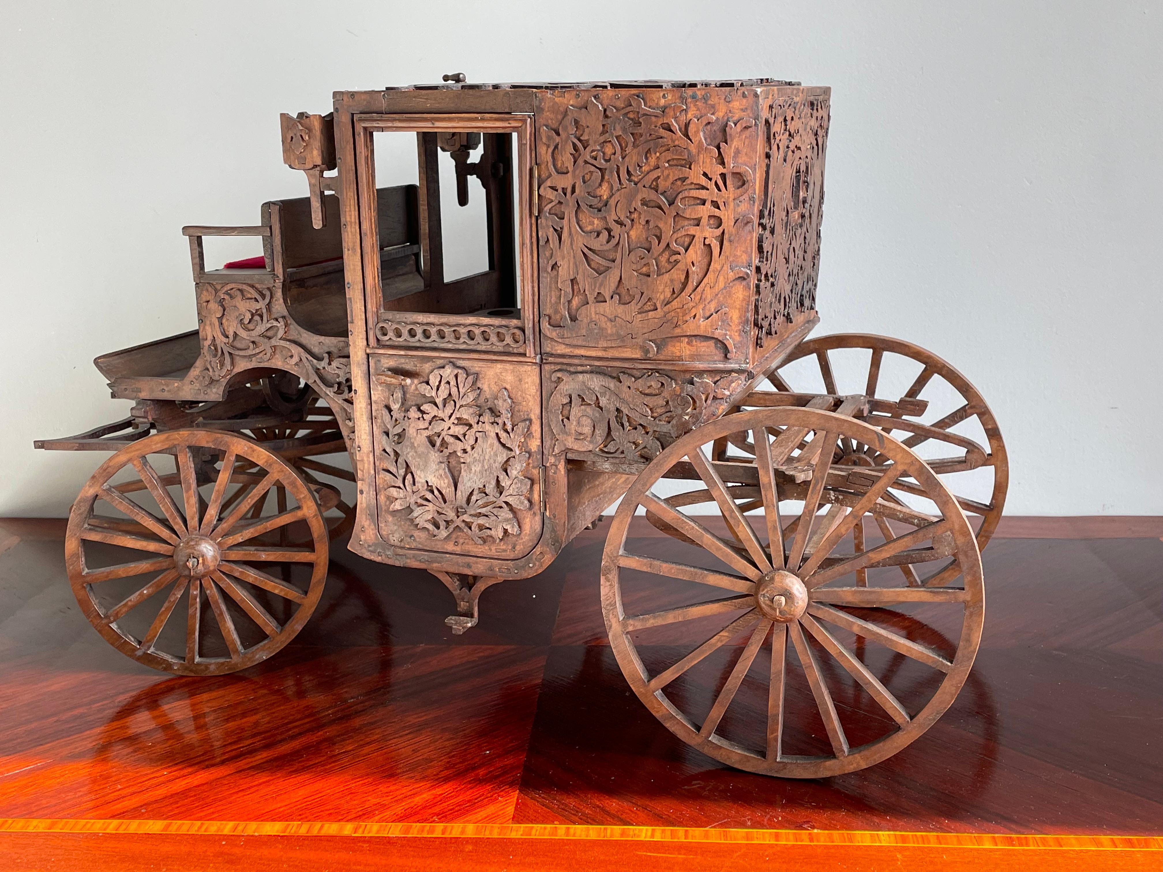Antique Large & Rare, Late 1800s Hand Crafted Wooden Carriage Novelty Cigar Box In Excellent Condition For Sale In Lisse, NL