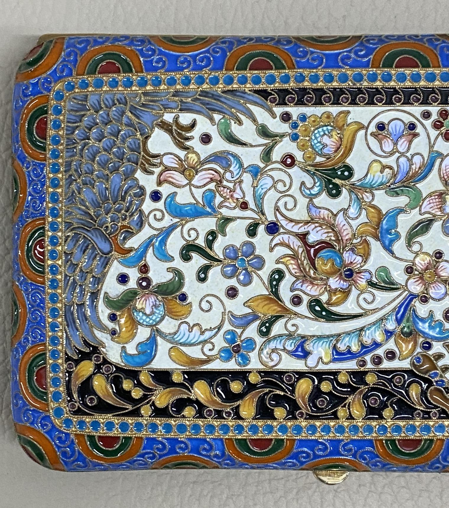 Grand étui à cigarettes russe ancien en argent, or 84, doré et émail cloisonné en vente 11