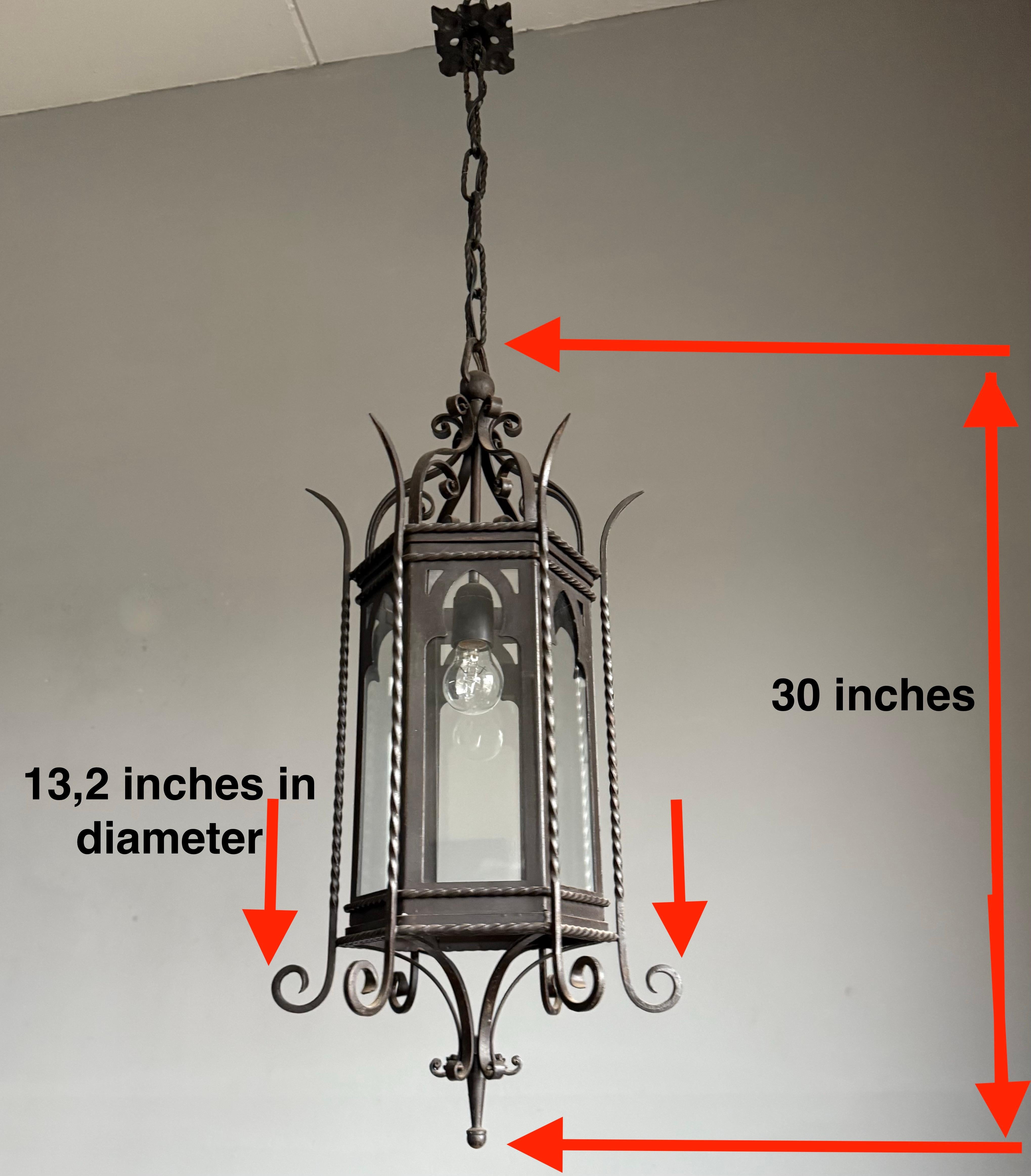 Farol de Hierro Forjado y Cristal Transparente Antiguo y de Gran Tamaño del Renacimiento Gótico en venta 13