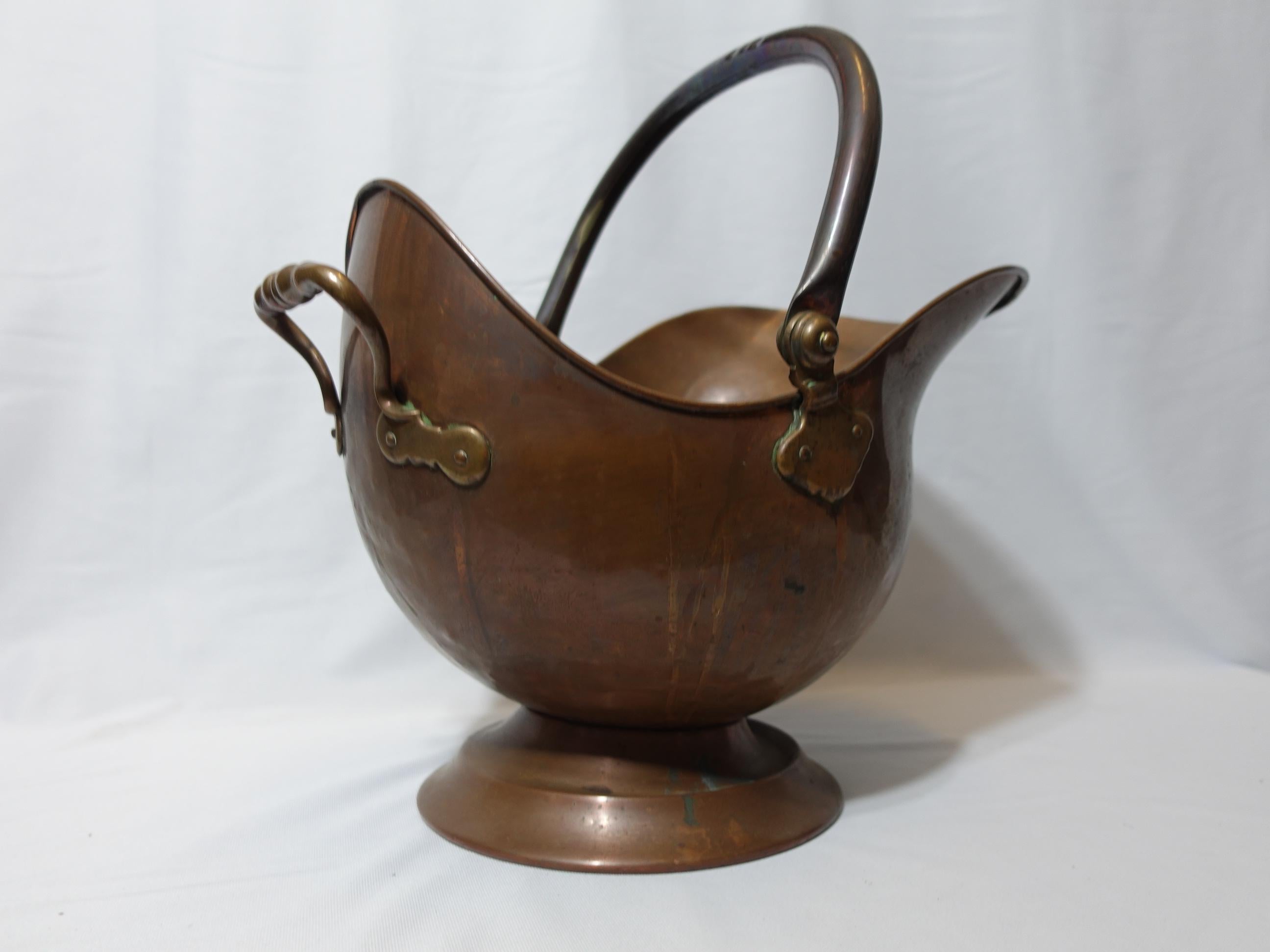 Antique Large Solid Hand Hammered Copper Coal Scuttle W/ Handle CO#009, 19th C. For Sale 3