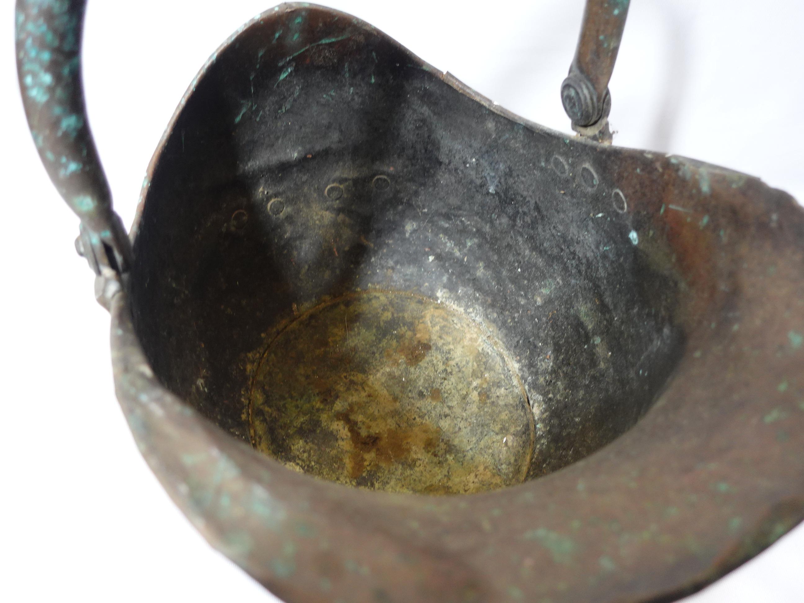Antique Large Solid Hand Hammered Copper Coal Scuttle With Handle, 19th Century For Sale 5
