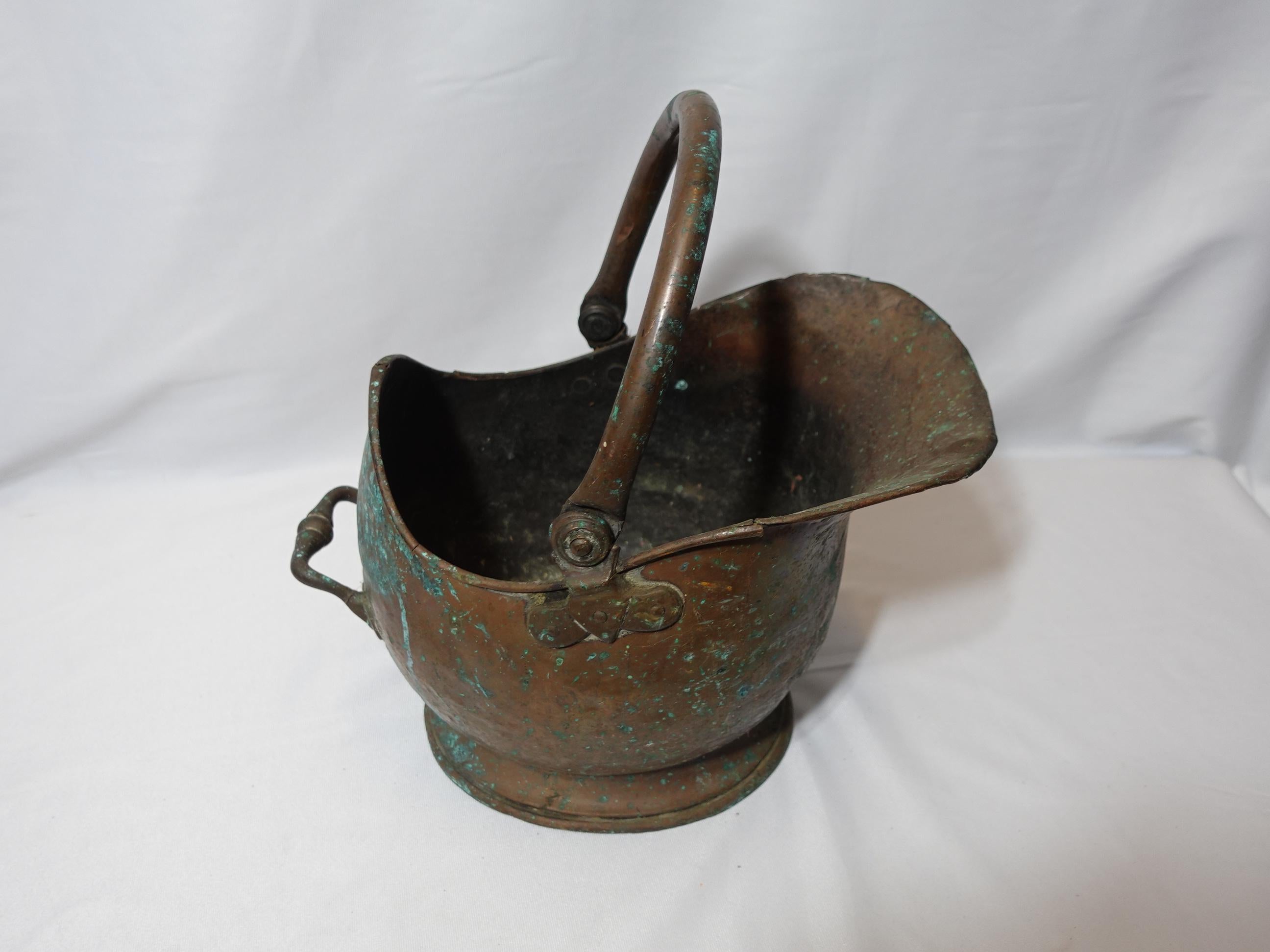 Antique Large Solid Hand Hammered Copper Coal Scuttle With Handle, 19th Century For Sale 6