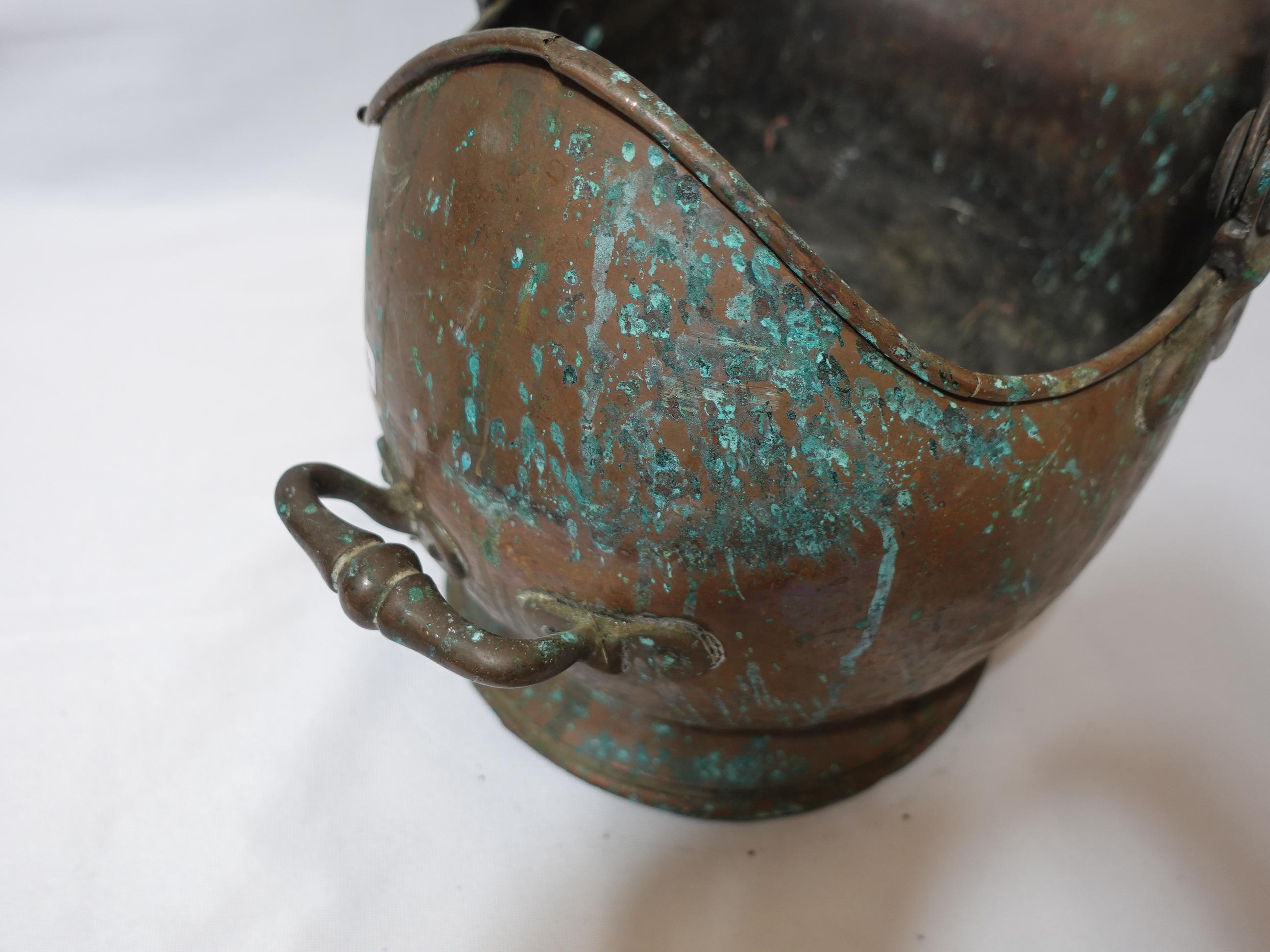 Antique Large Solid Hand Hammered Copper Coal Scuttle With Handle, 19th Century For Sale 9