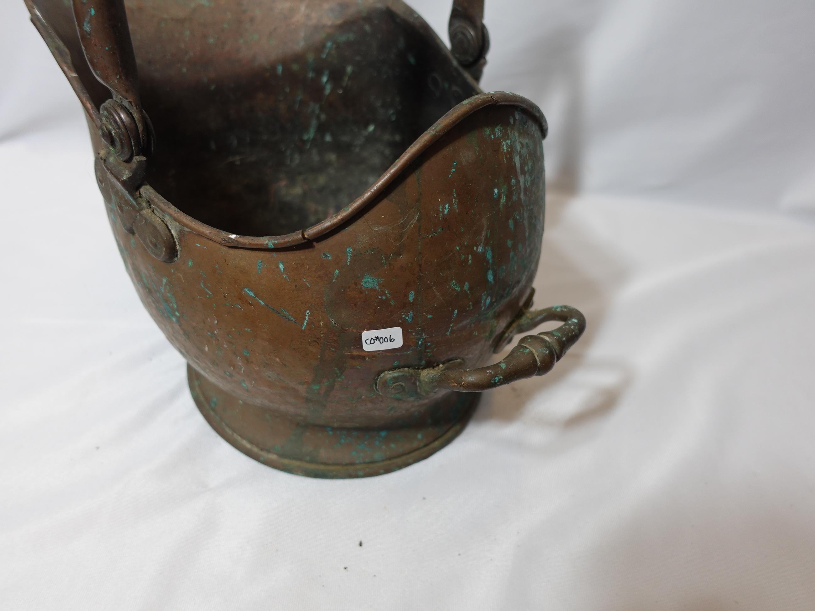 Antique Large Solid Hand Hammered Copper Coal Scuttle With Handle, 19th Century For Sale 13
