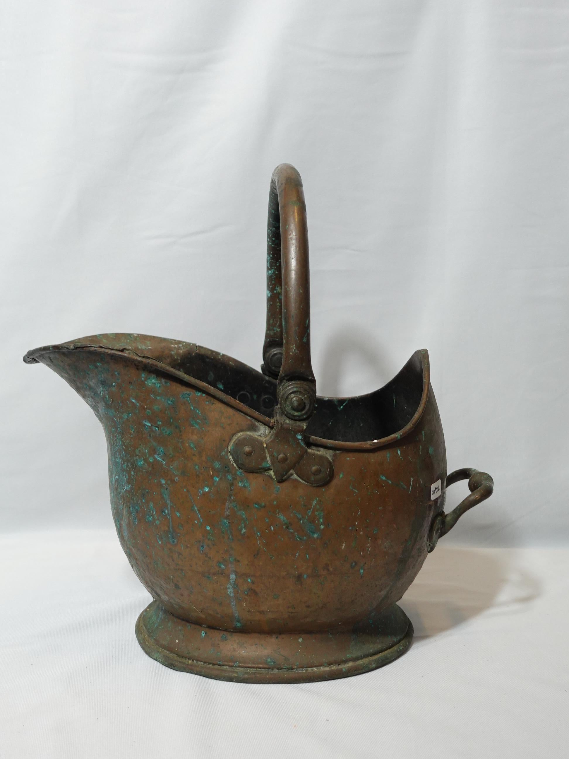 English Antique Large Solid Hand Hammered Copper Coal Scuttle With Handle, 19th Century For Sale