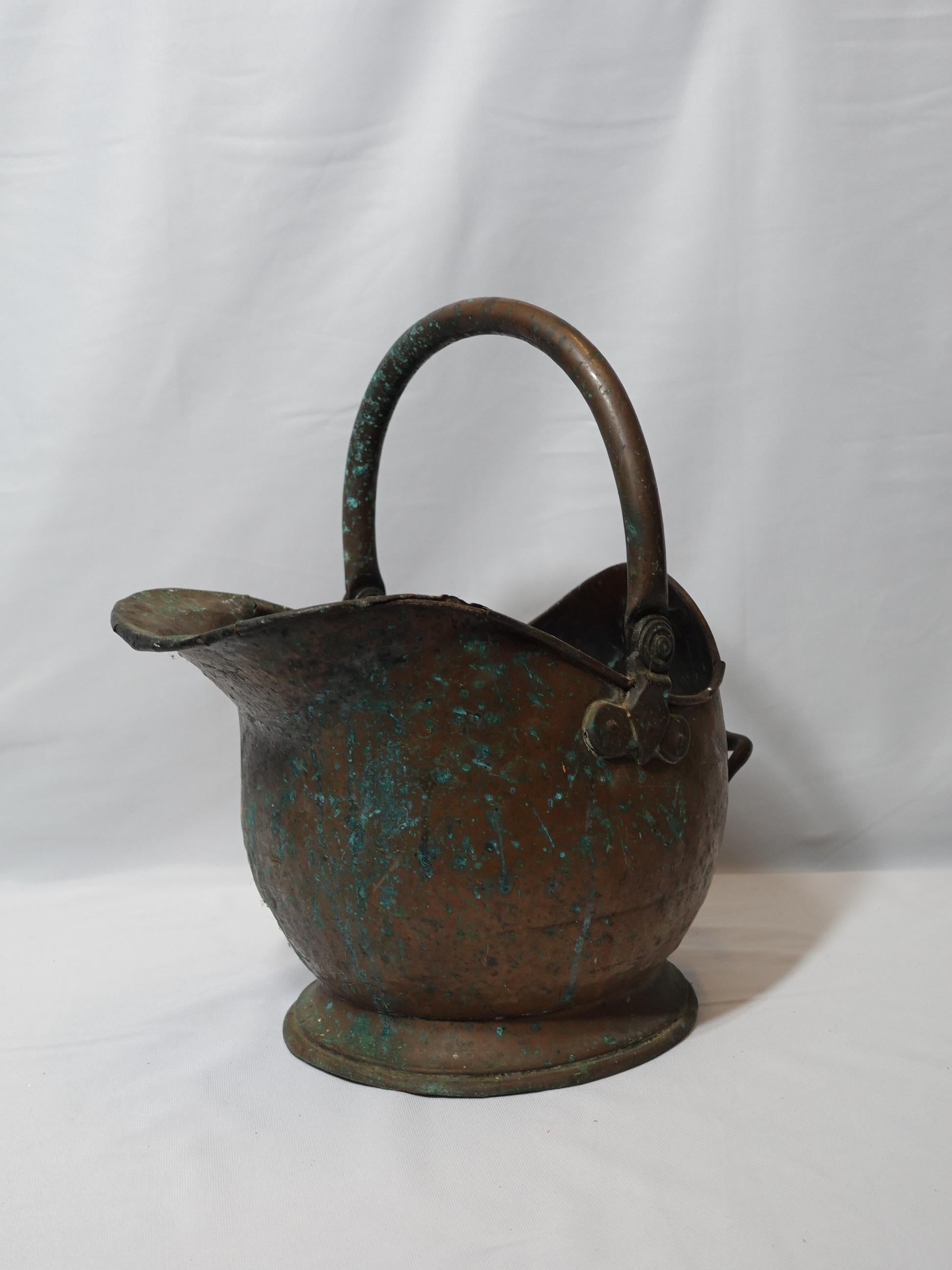 Antique Large Solid Hand Hammered Copper Coal Scuttle With Handle, 19th Century In Good Condition For Sale In Norton, MA