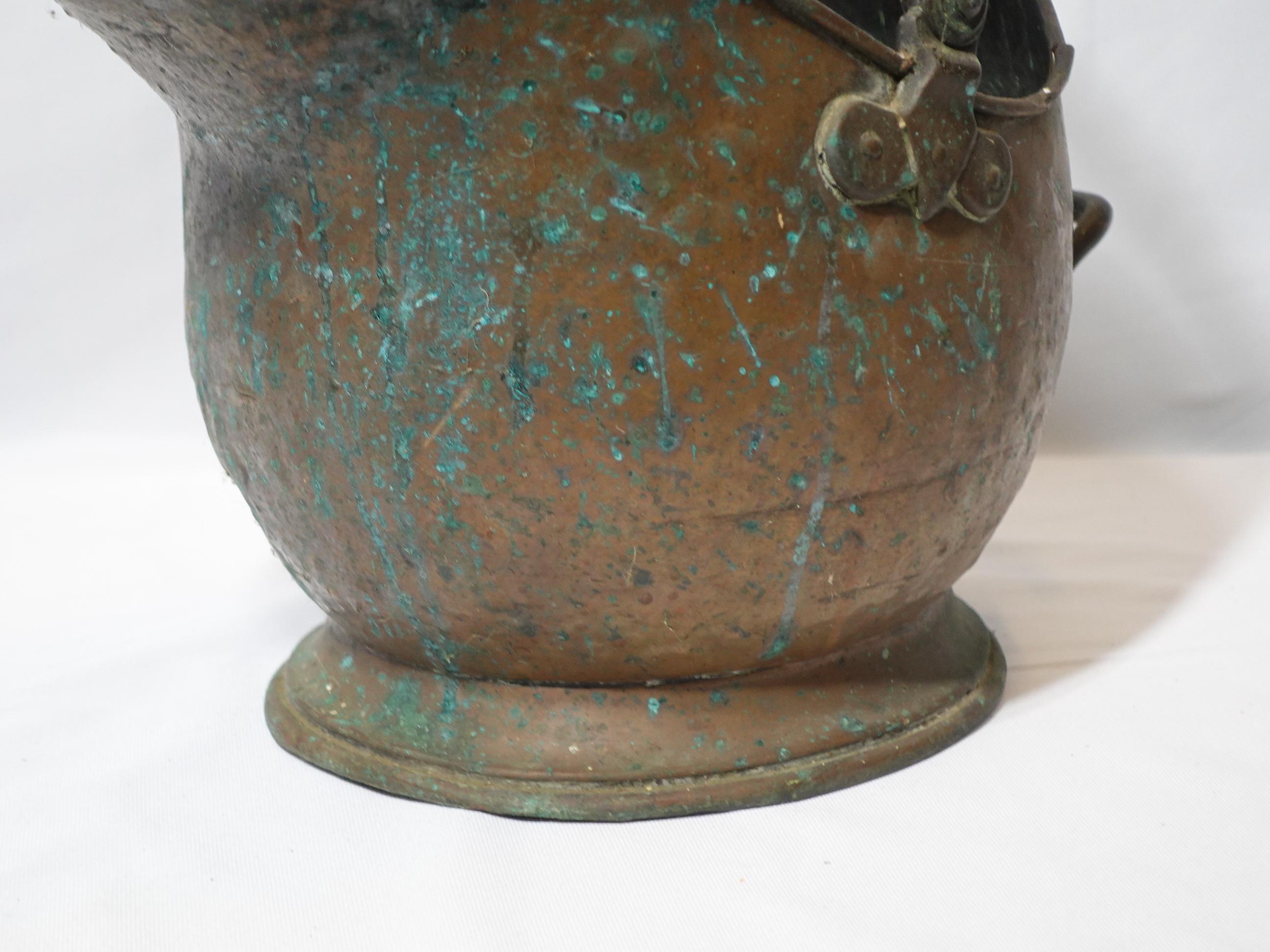 Antique Large Solid Hand Hammered Copper Coal Scuttle With Handle, 19th Century For Sale 1