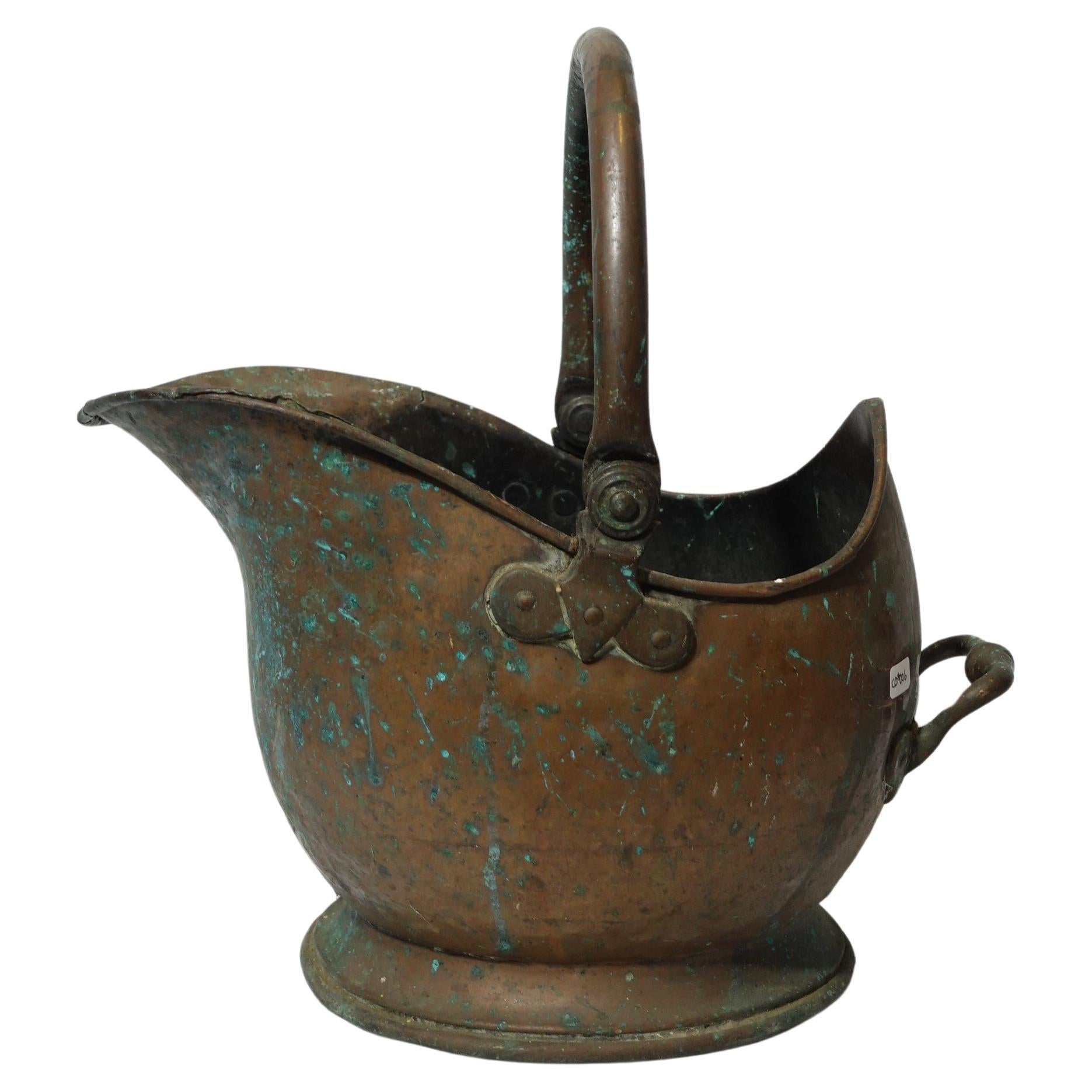 Antique Large Solid Hand Hammered Copper Coal Scuttle With Handle, 19th Century For Sale