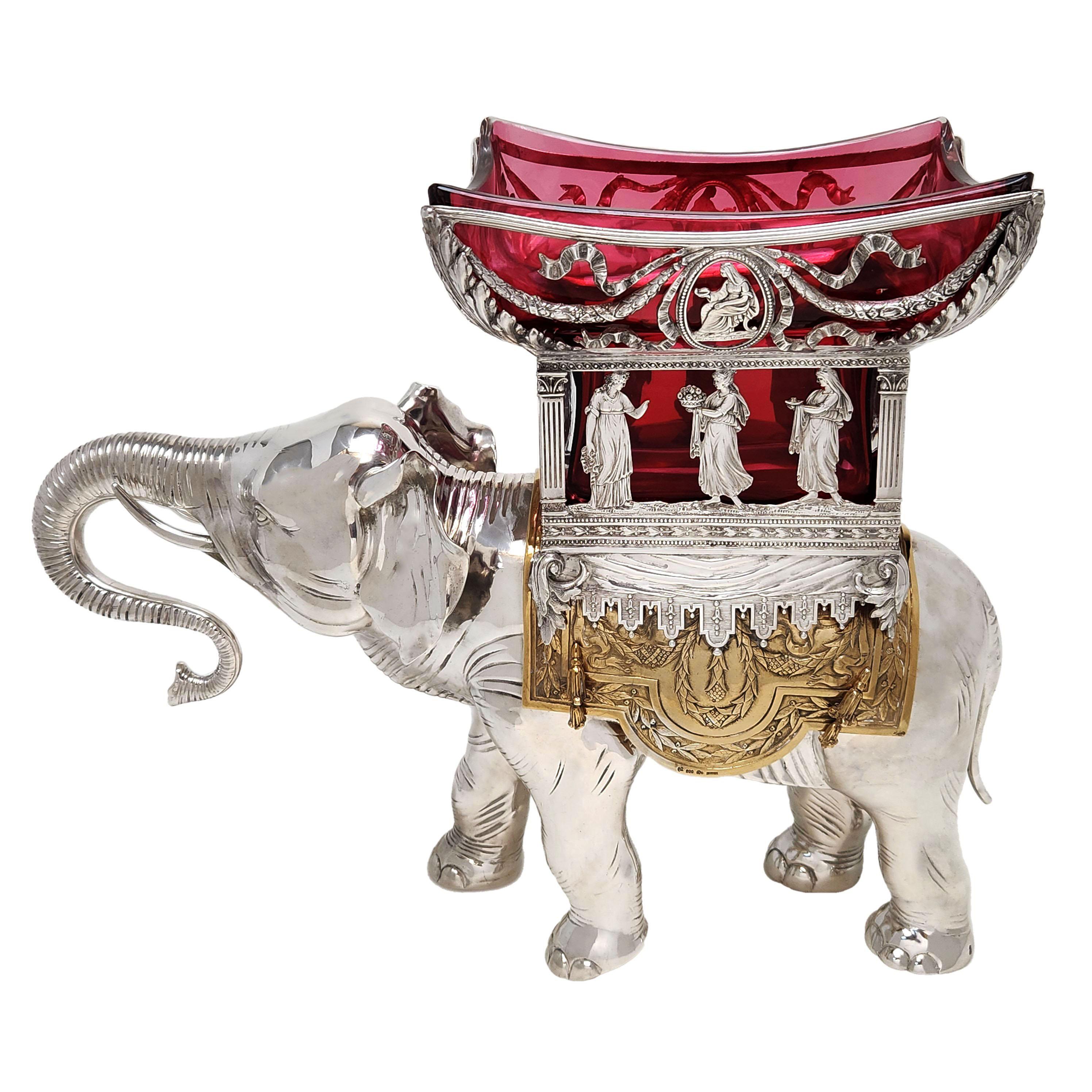 Allemand Centre de table éléphant ancien en argent massif, doré et verre, vers 1890 en vente