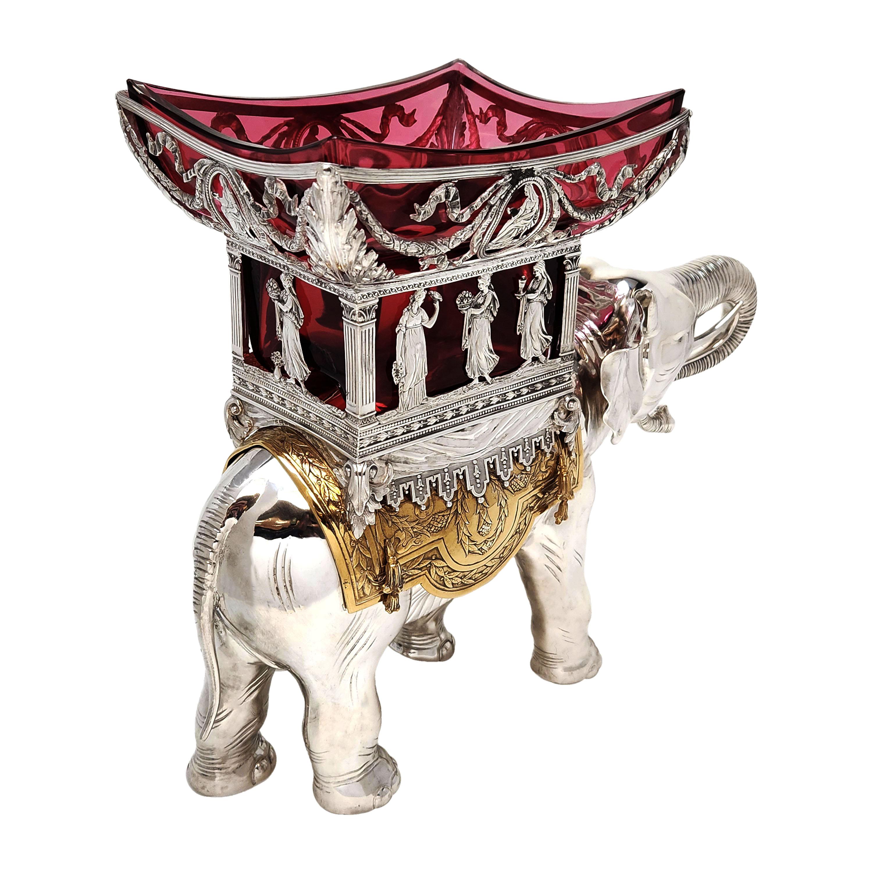 XIXe siècle Centre de table éléphant ancien en argent massif, doré et verre, vers 1890 en vente