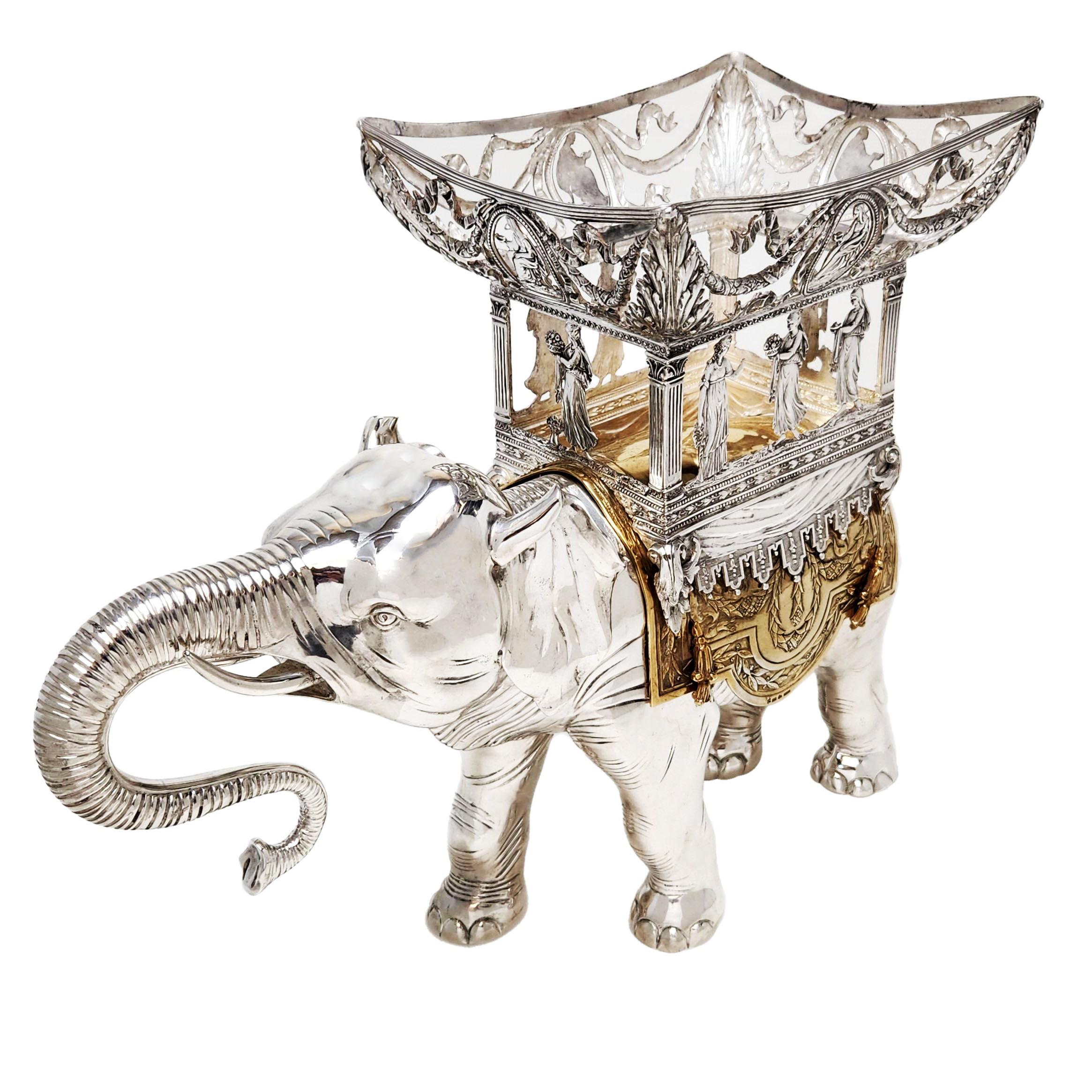 Argent Centre de table éléphant ancien en argent massif, doré et verre, vers 1890 en vente
