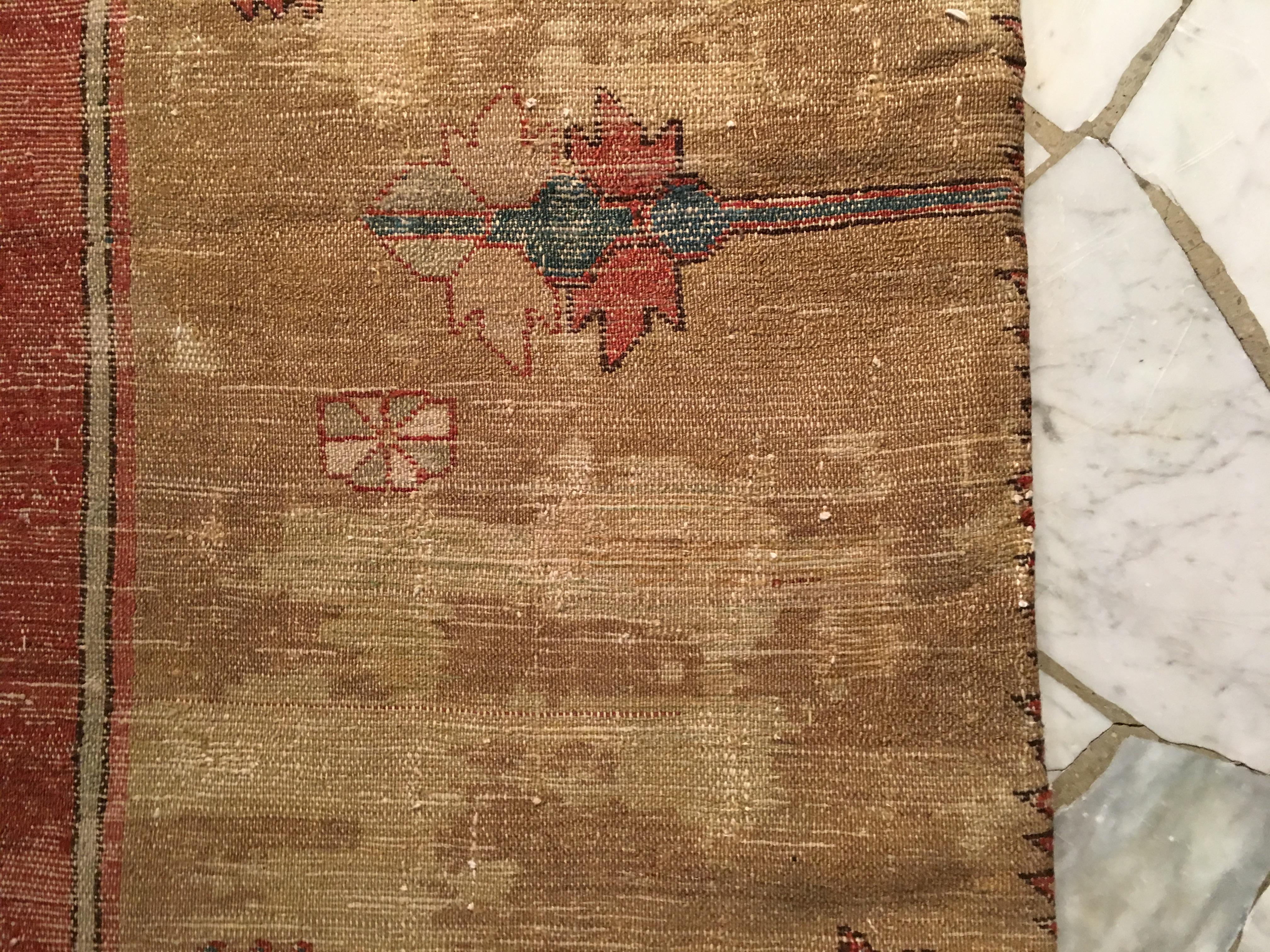 Tappeto antico Heriz Serapi di grandi dimensioni con colori pastello in vendita 2