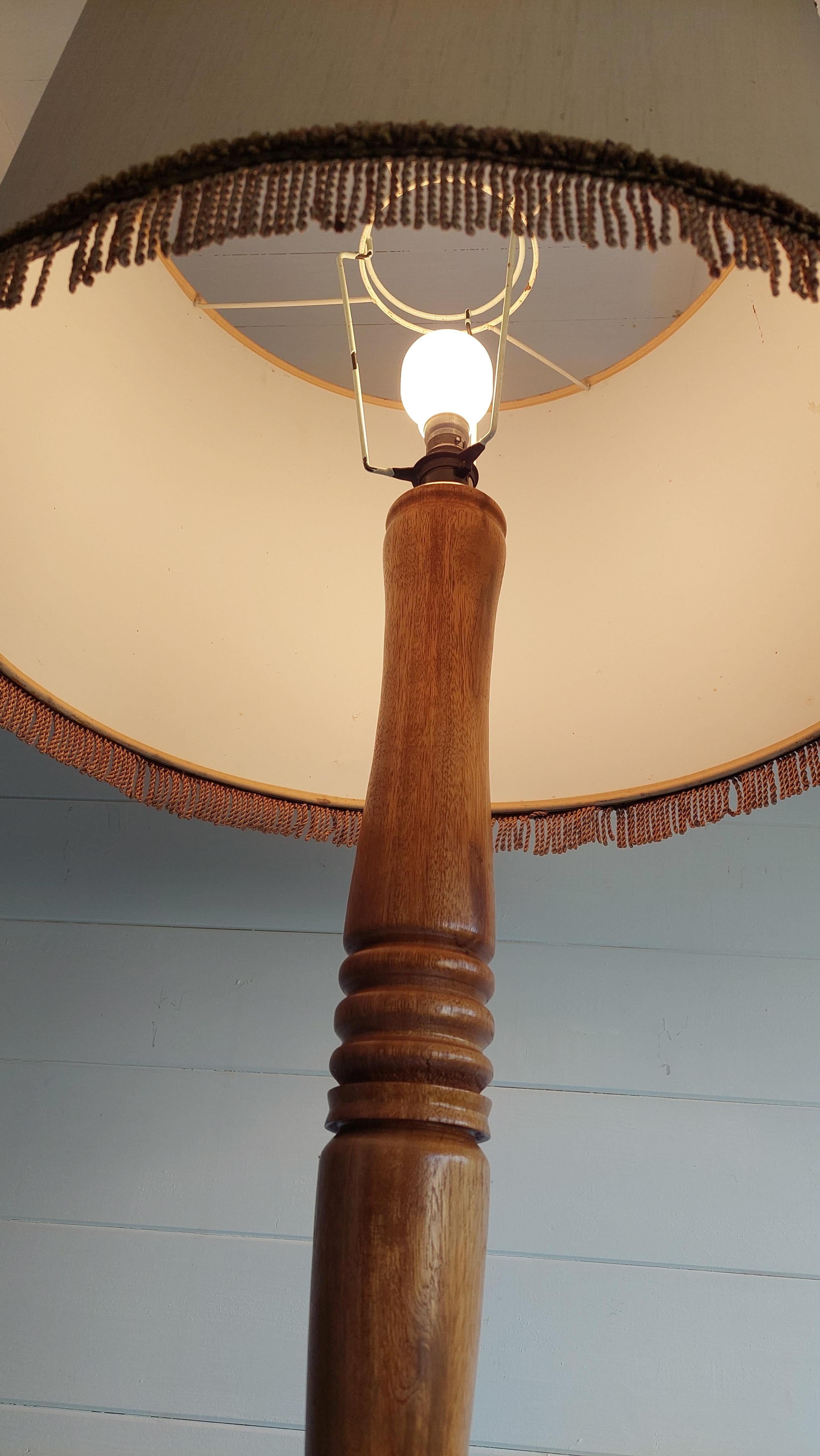 Antique Large Standard Oak turned floor lamp with lampshade, 30s For Sale 1