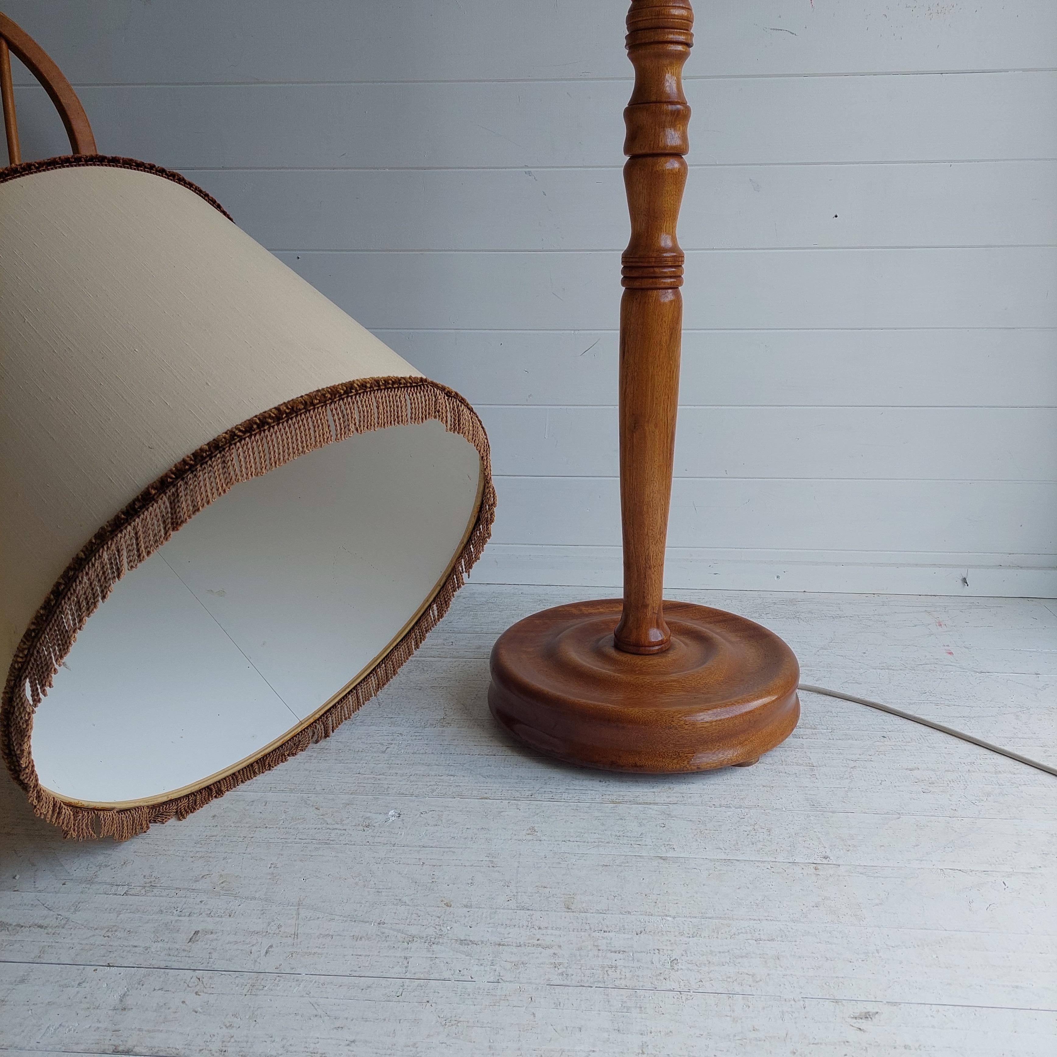 Antique Large Standard Oak turned floor lamp with lampshade, 30s For Sale 6