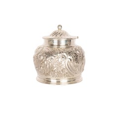 Antico grande pozzo d'inchiostro da scrivania in argento Sterling Wells con incisione e repousse Sheffield 1899