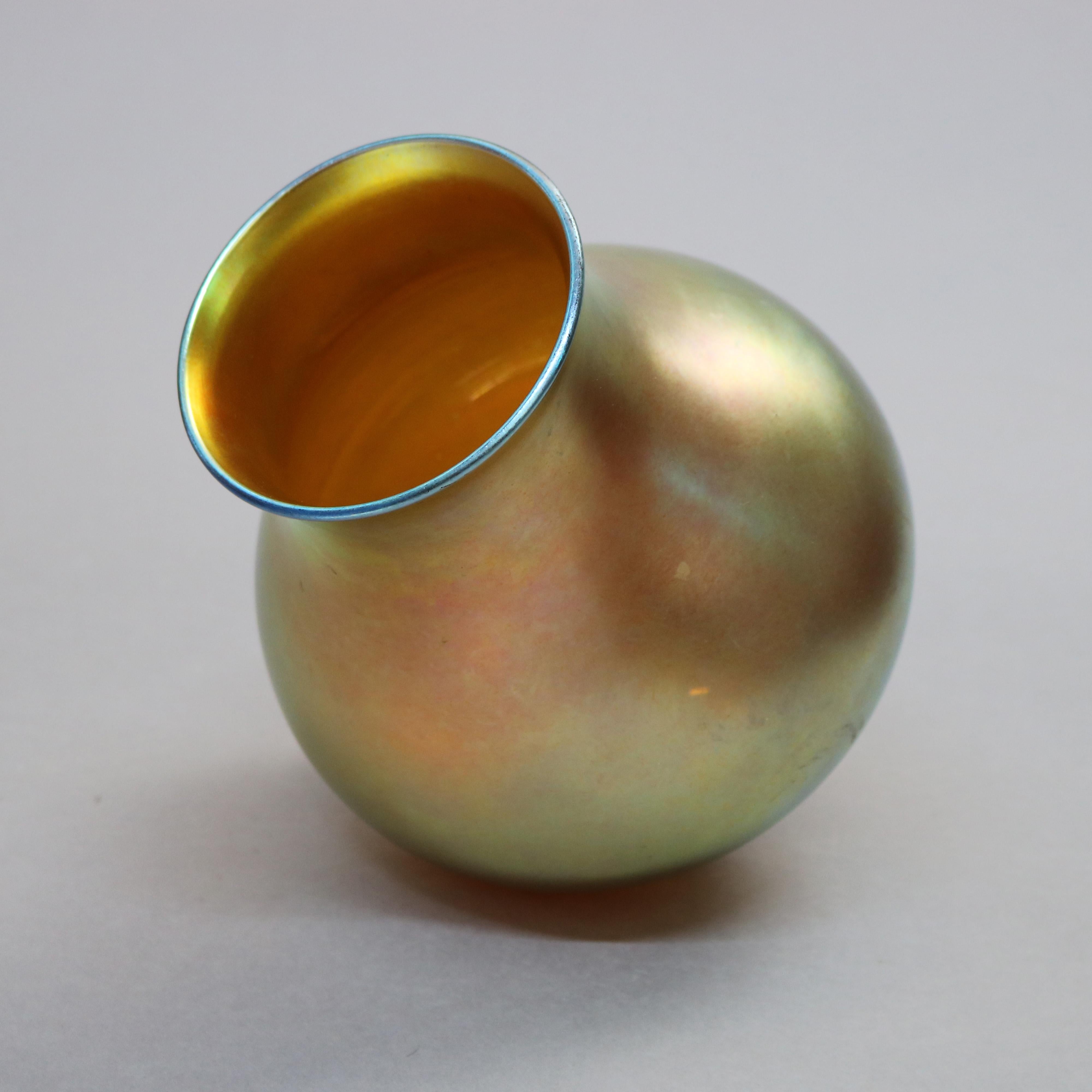 American Antique Large Steuben Aurene Bulbous Art Glass Vase, Signed, c1920