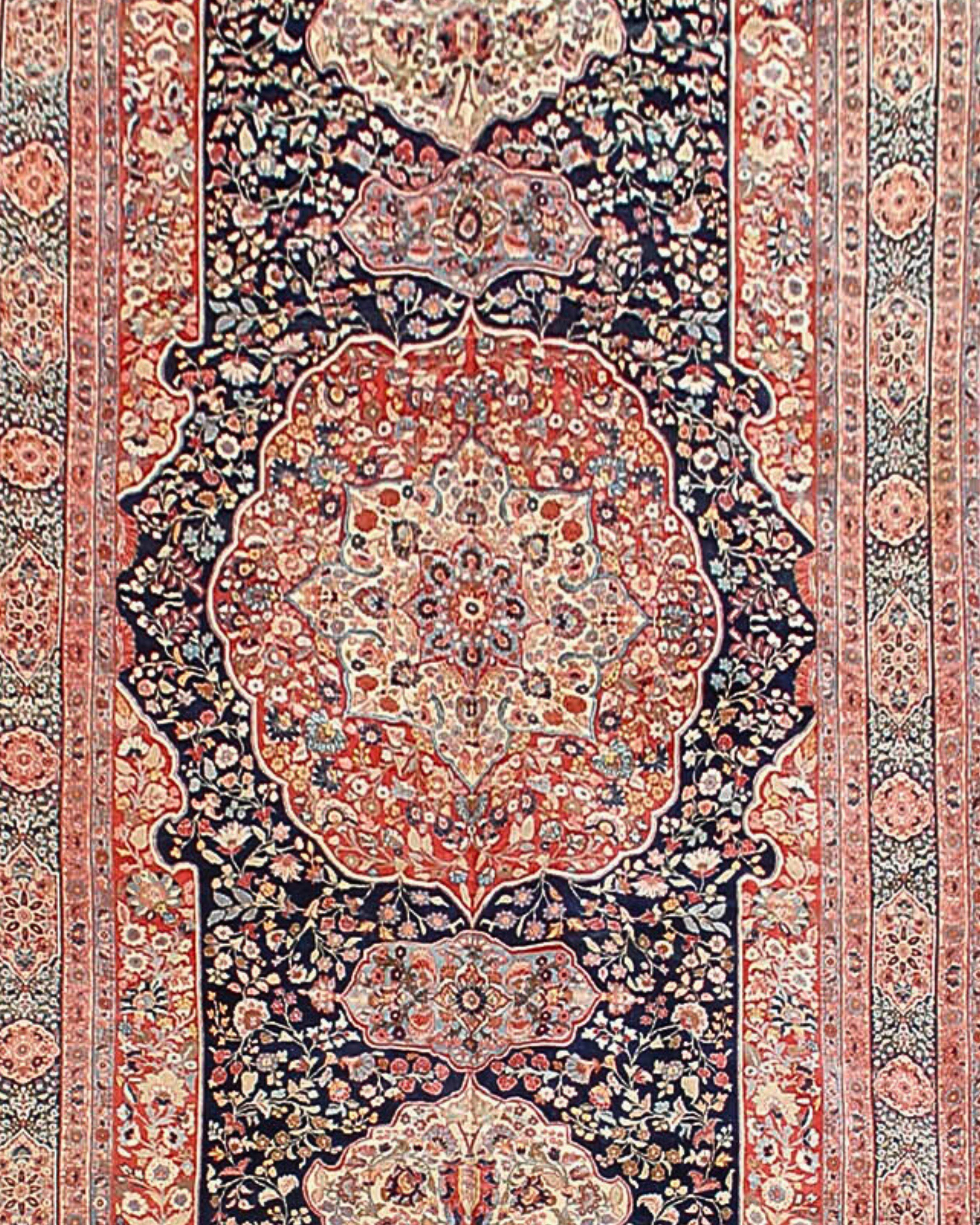 Grand tapis persan Tabriz ancien, 19e siècle

Ce Tabriz finement tissé par Hajji Jalili est orné de dessins floraux complexes et d'un médaillon central persan classique. Si les proportions étroites de cette pièce sont rares pour les tapis de Tabriz
