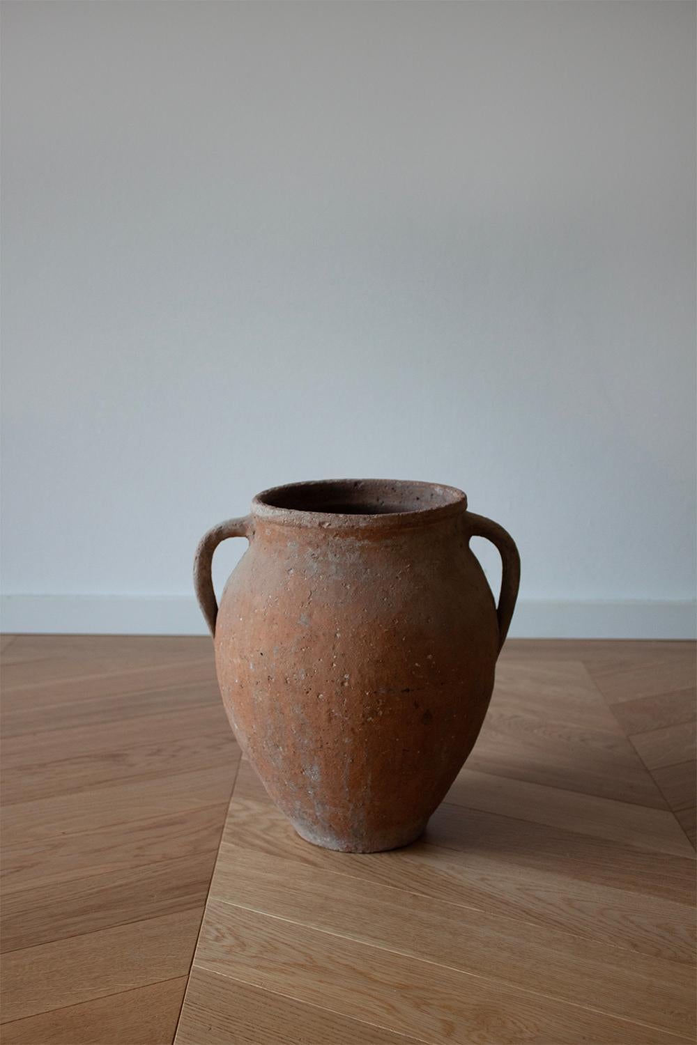 This pot has its origin in the area between Greece and Turkey and is a percent representation of the traditional meditation aesthetic. This ceramic pot bears witness to a bygone era, capturing the essence of the artisans who skillfully shaped.