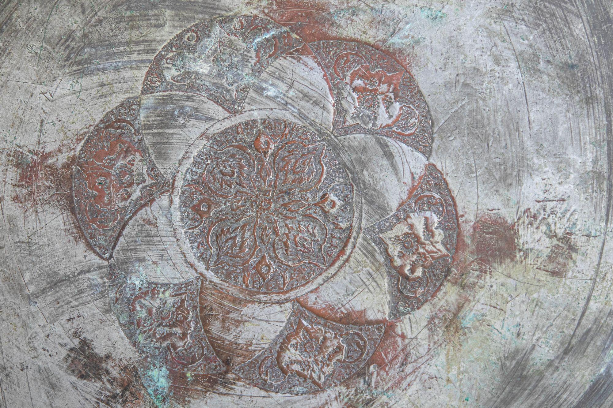 Antike große verzinnte Kupfer Ottoman türkischen kreisförmigen Tablett im Angebot 6