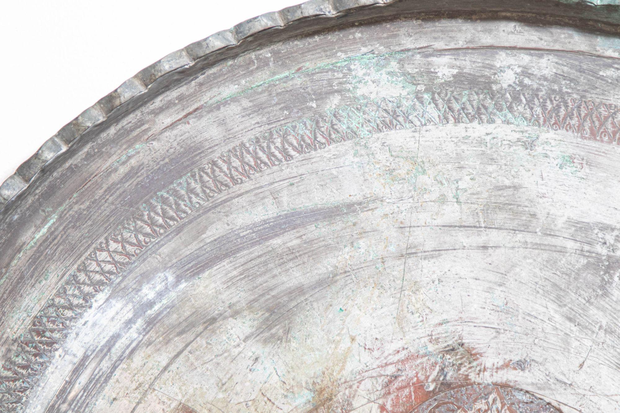 Grand plateau circulaire turc ottoman ancien en cuivre teinté en vente 11