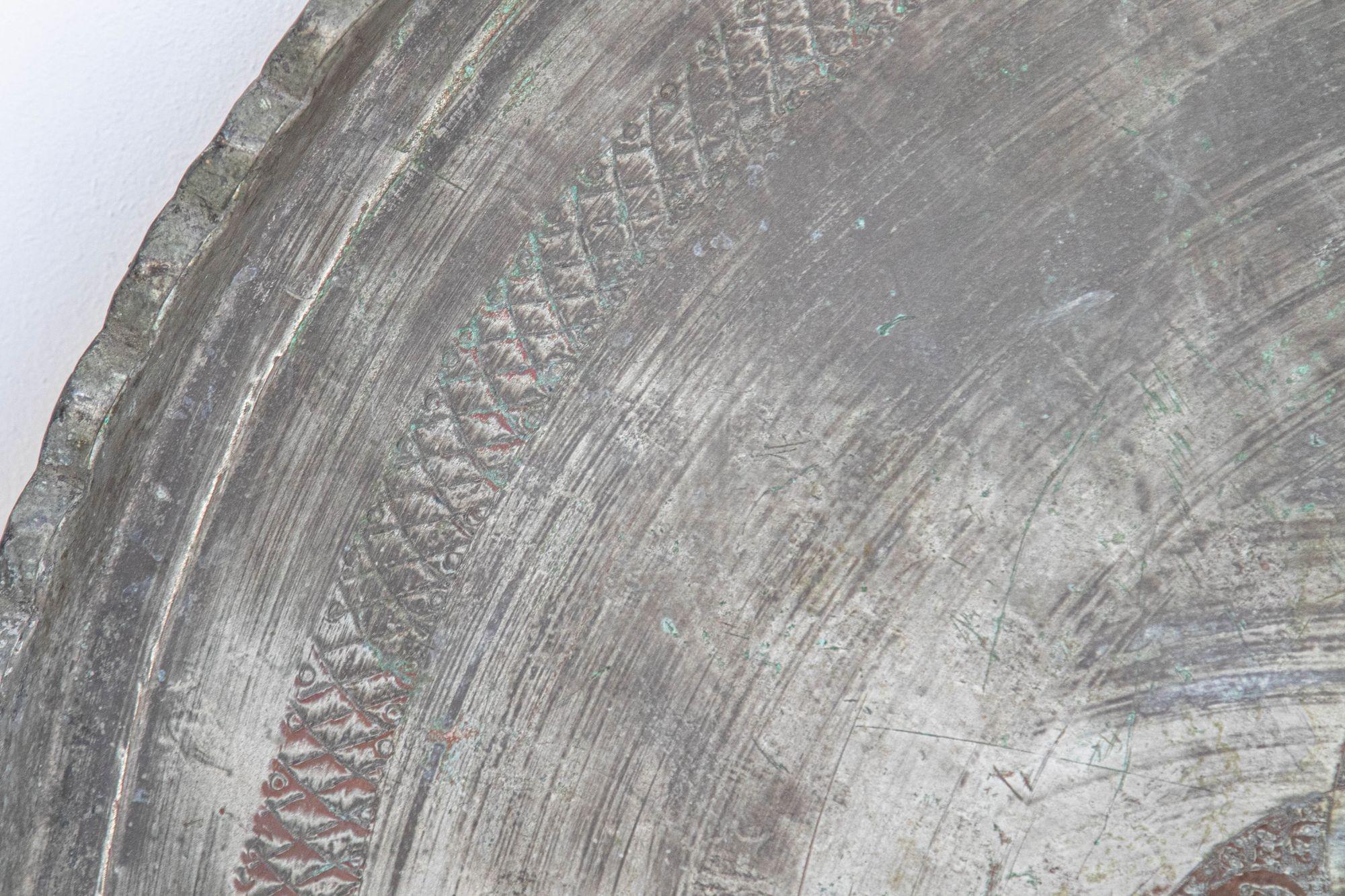 Antike große verzinnte Kupfer Ottoman türkischen kreisförmigen Tablett im Zustand „Gut“ im Angebot in North Hollywood, CA