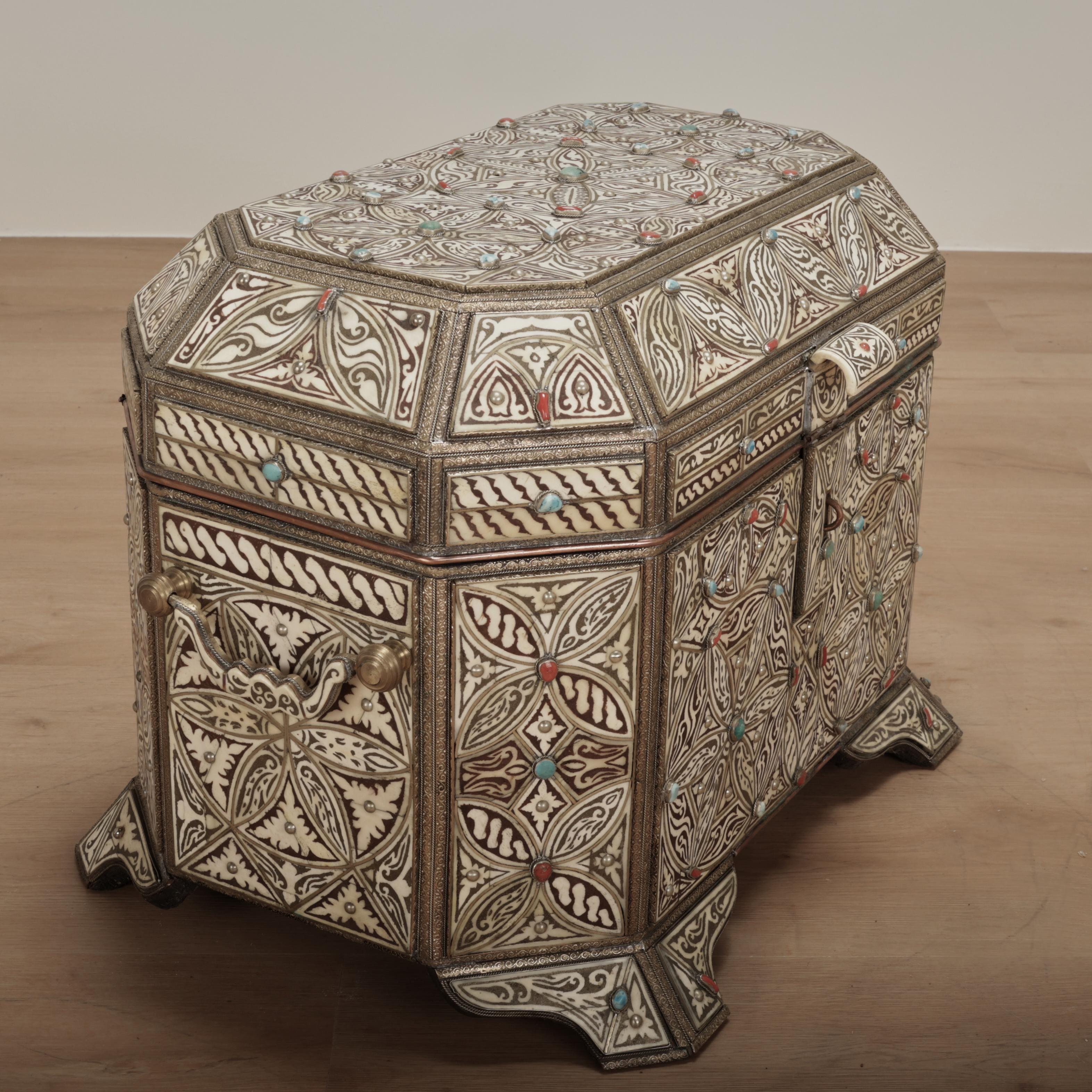 Antique Large Turkish Bone and Metal Box For Sale 7